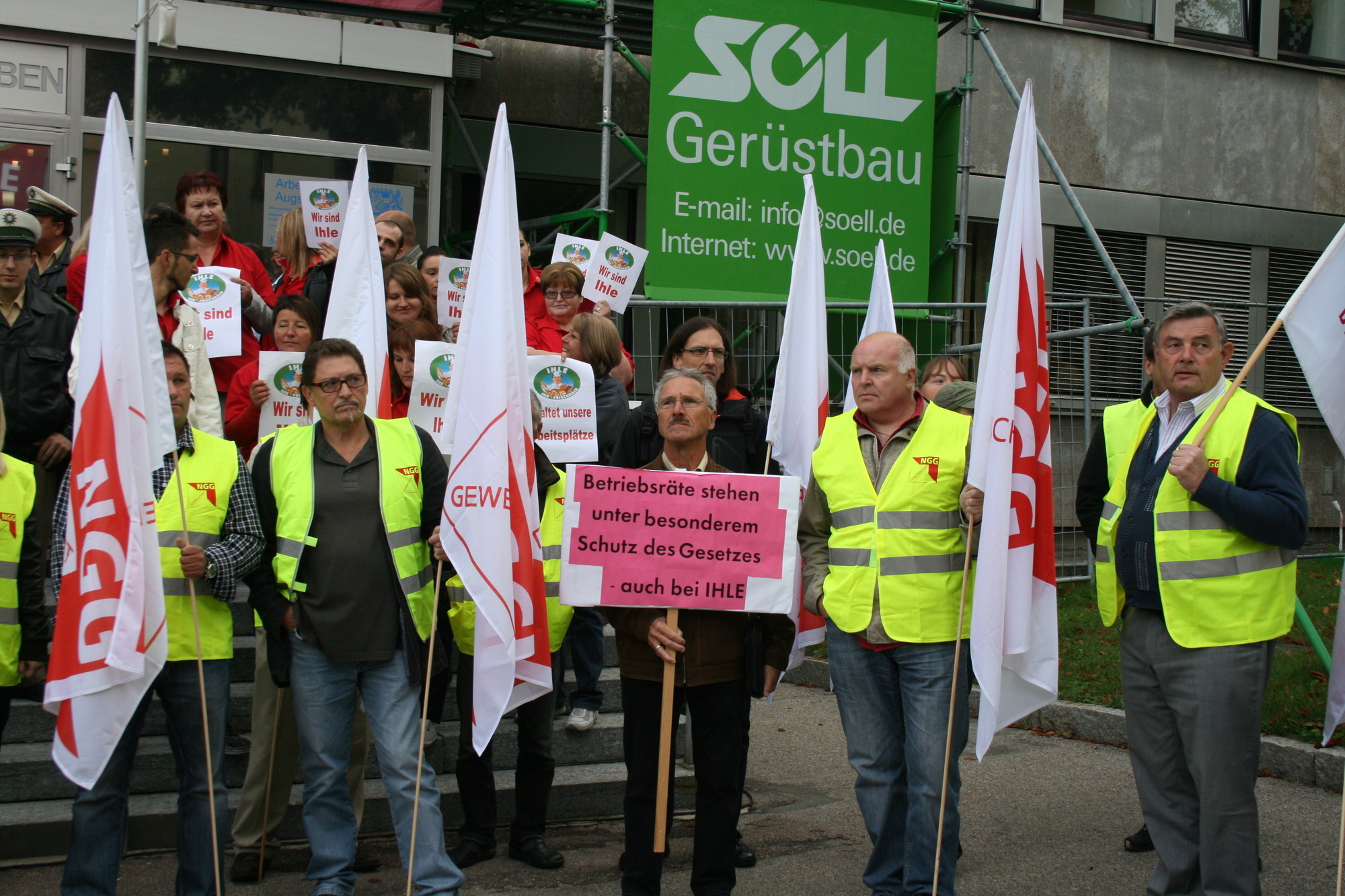 Der Ihle Prozess vor dem Arbeitsgericht lockte viele Menschen vor das Arbeitsgericht Augsburg, Foto: B4B SCHWABEN