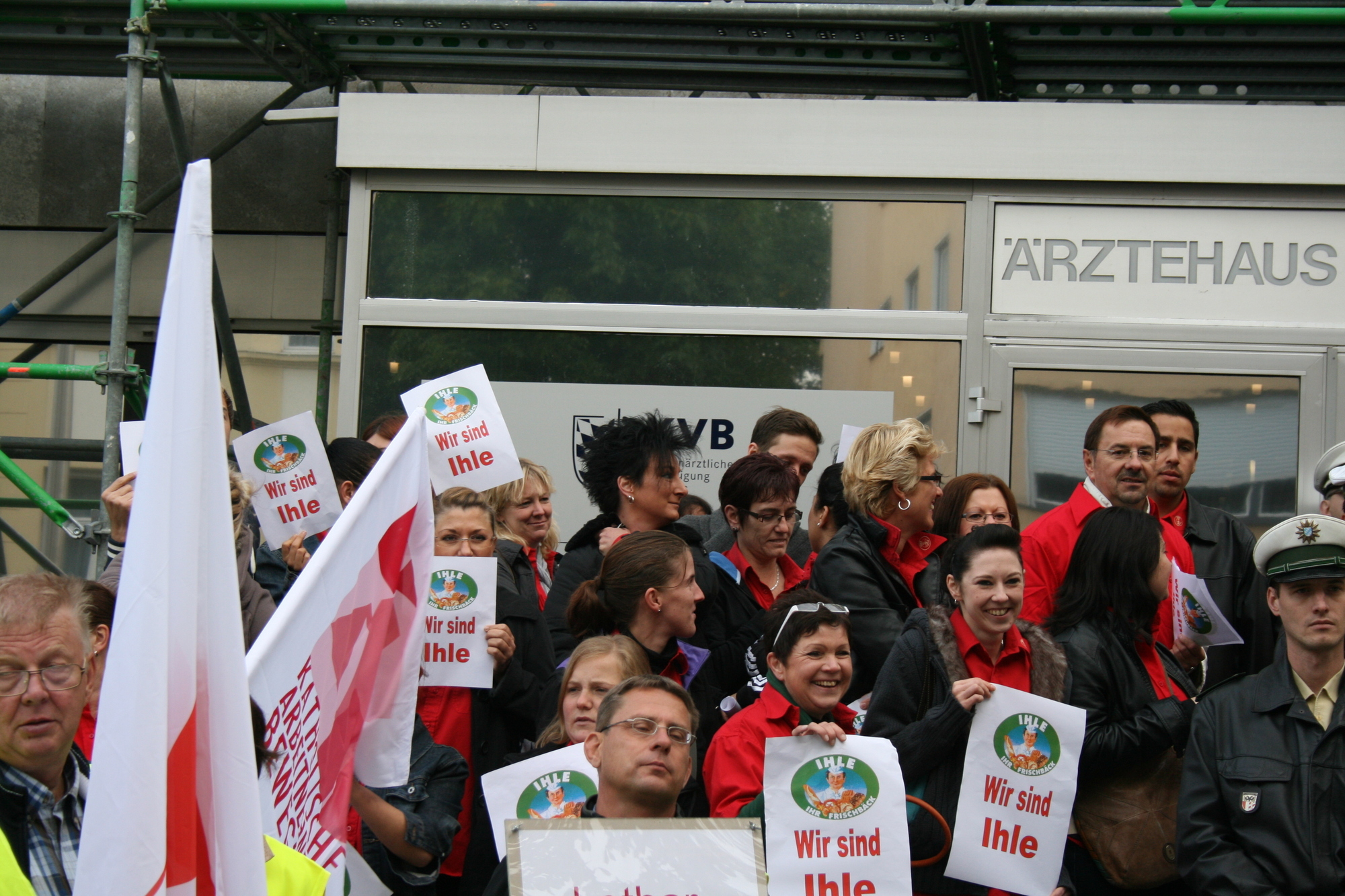 Der Ihle Prozess vor dem Arbeitsgericht lockte viele Menschen vor das Arbeitsgericht Augsburg, Foto: B4B SCHWABEN