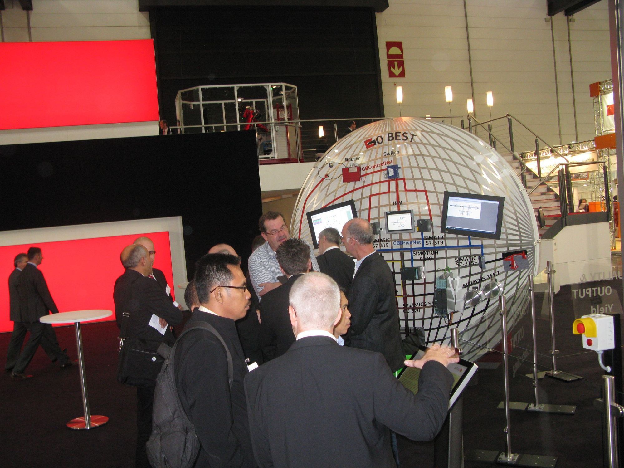 Grenzebach bringt gleich mehrere Aufträge von der glasstec mit. Fotos: Grenzebach Maschinenbau GmbH