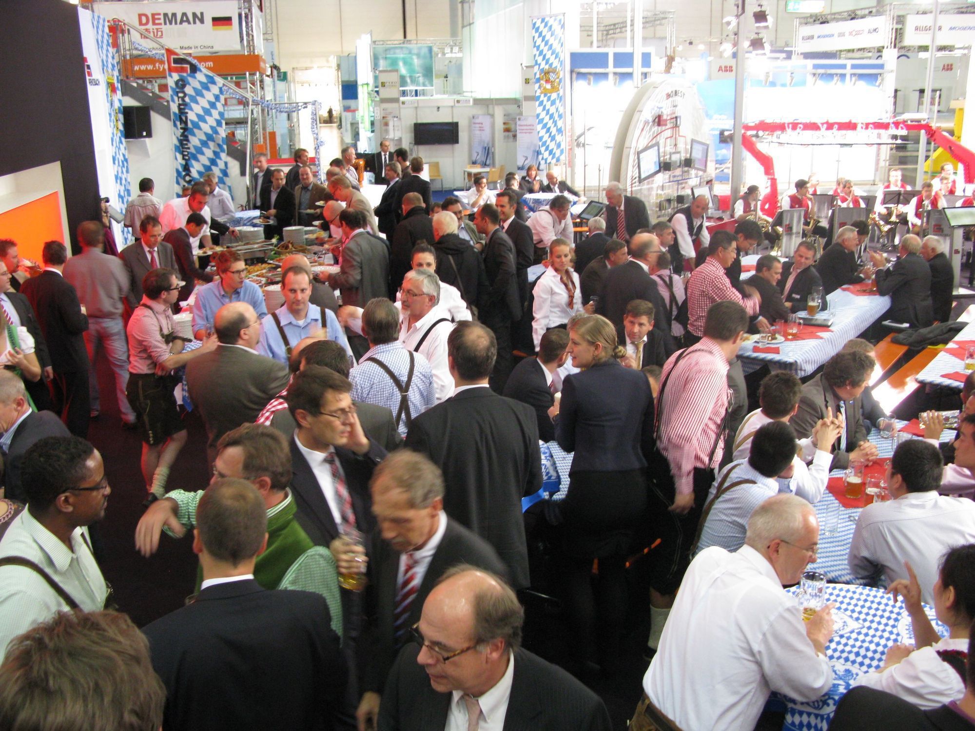 Grenzebach bringt gleich mehrere Aufträge von der glasstec mit. Fotos: Grenzebach Maschinenbau GmbH