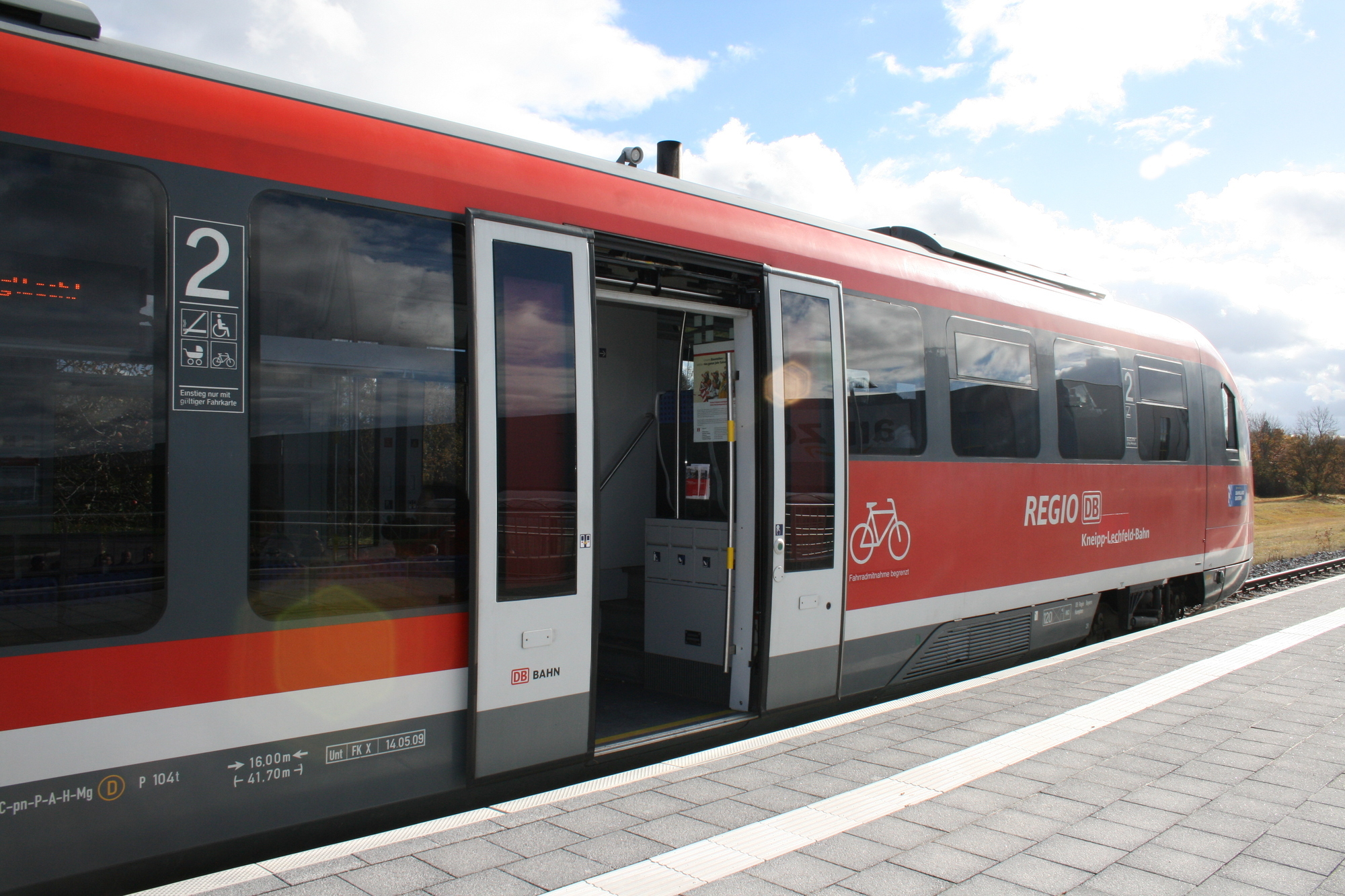 Am 5. November wurde der Bahnhalt neben dem Logistikzentrum amazon in Betrieb genommen, Foto: B4BSCHWABEN