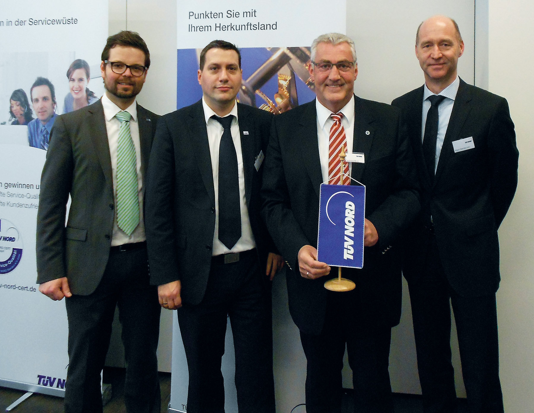 (v. l.) Stefan Kohler, Jens Krawzinski, Ferdinand Munk, Dr. Klaus Oberste-Lehne, Foto: Günzburger Steigtechnik