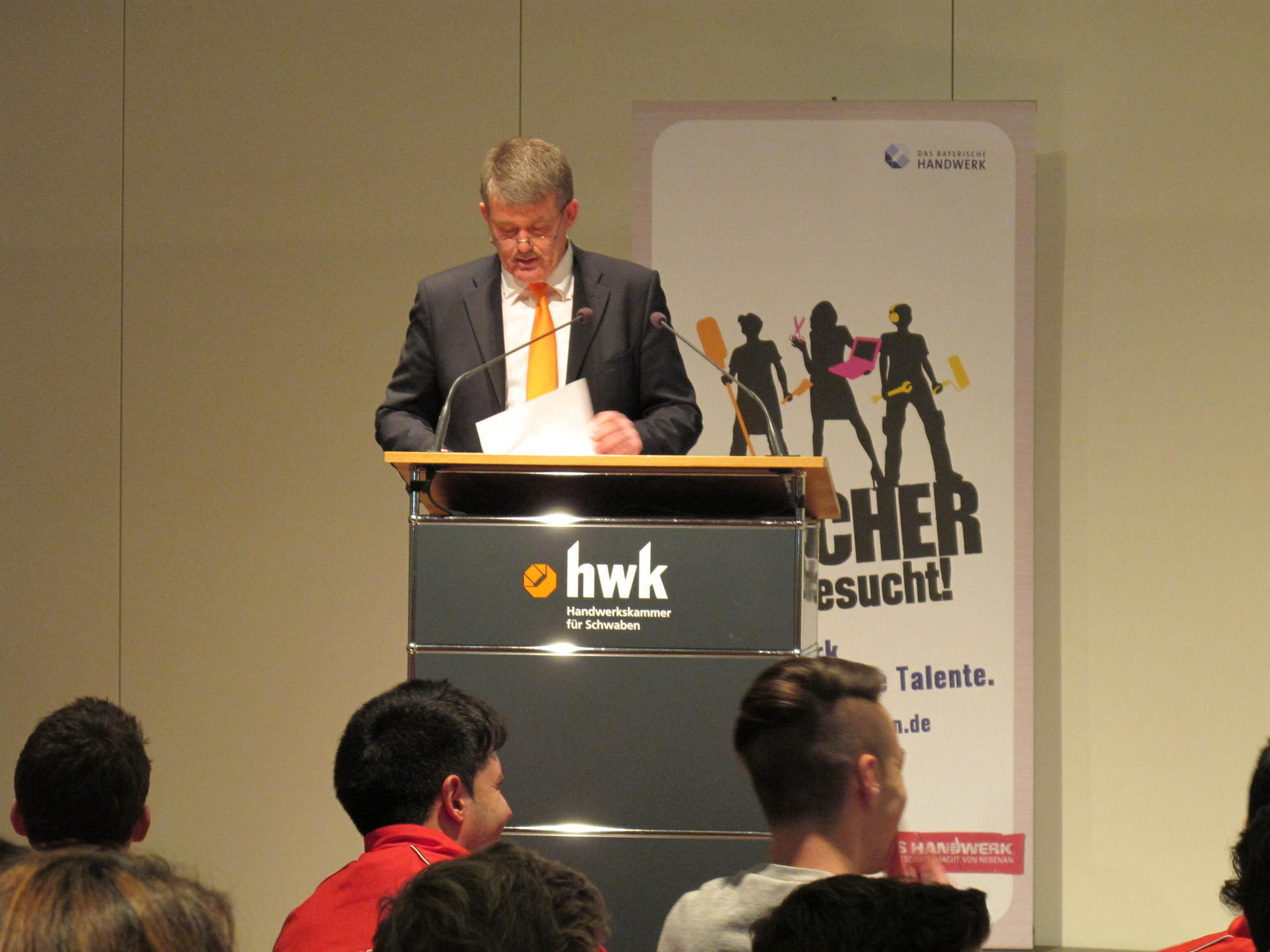 80 FCA Nachwuchsspieler im Praxistest bei der HWK in Augsburg, Foto: B4B SCHWABEN