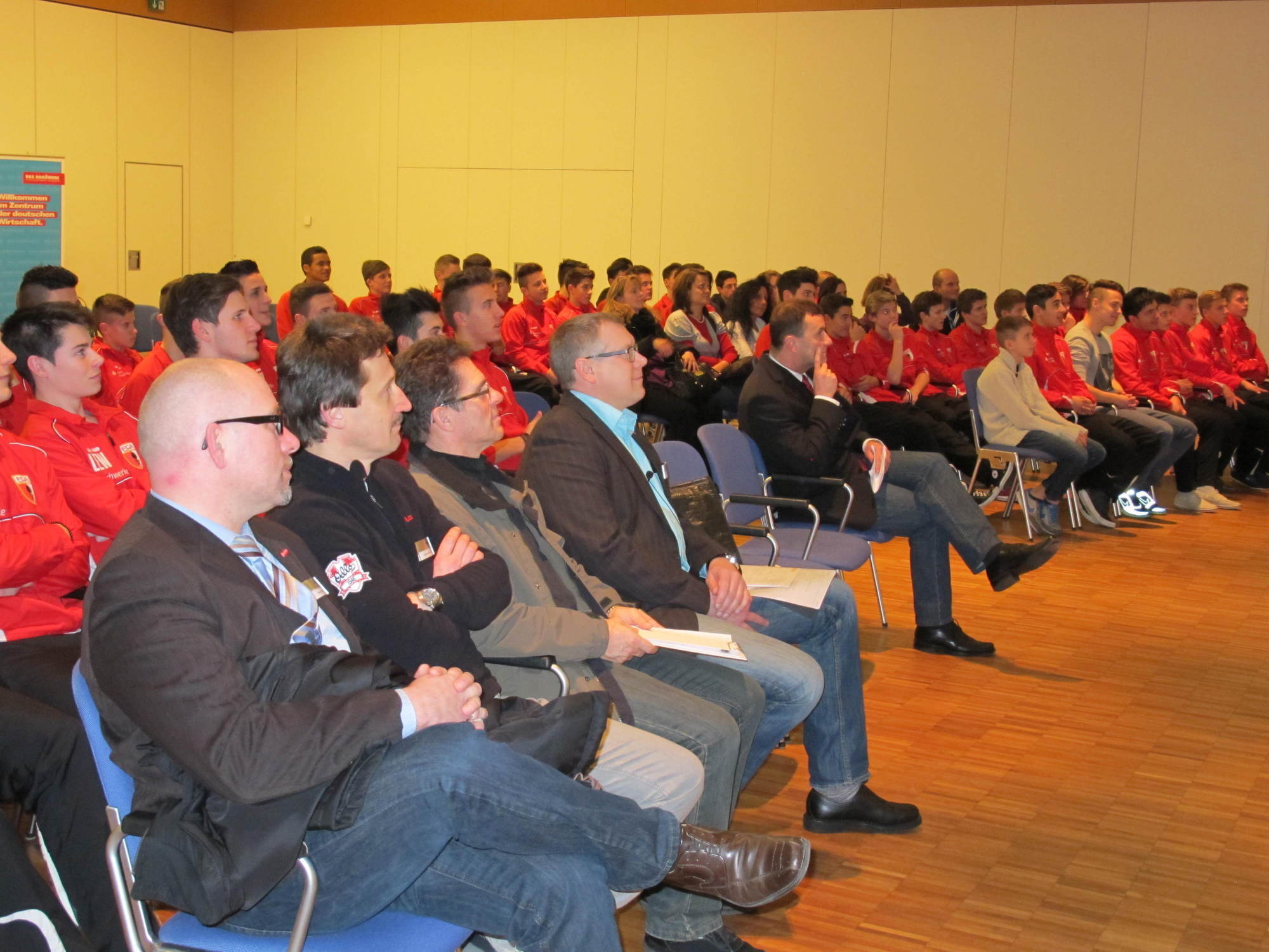 80 FCA Nachwuchsspieler im Praxistest bei der HWK in Augsburg, Foto: B4B SCHWABEN