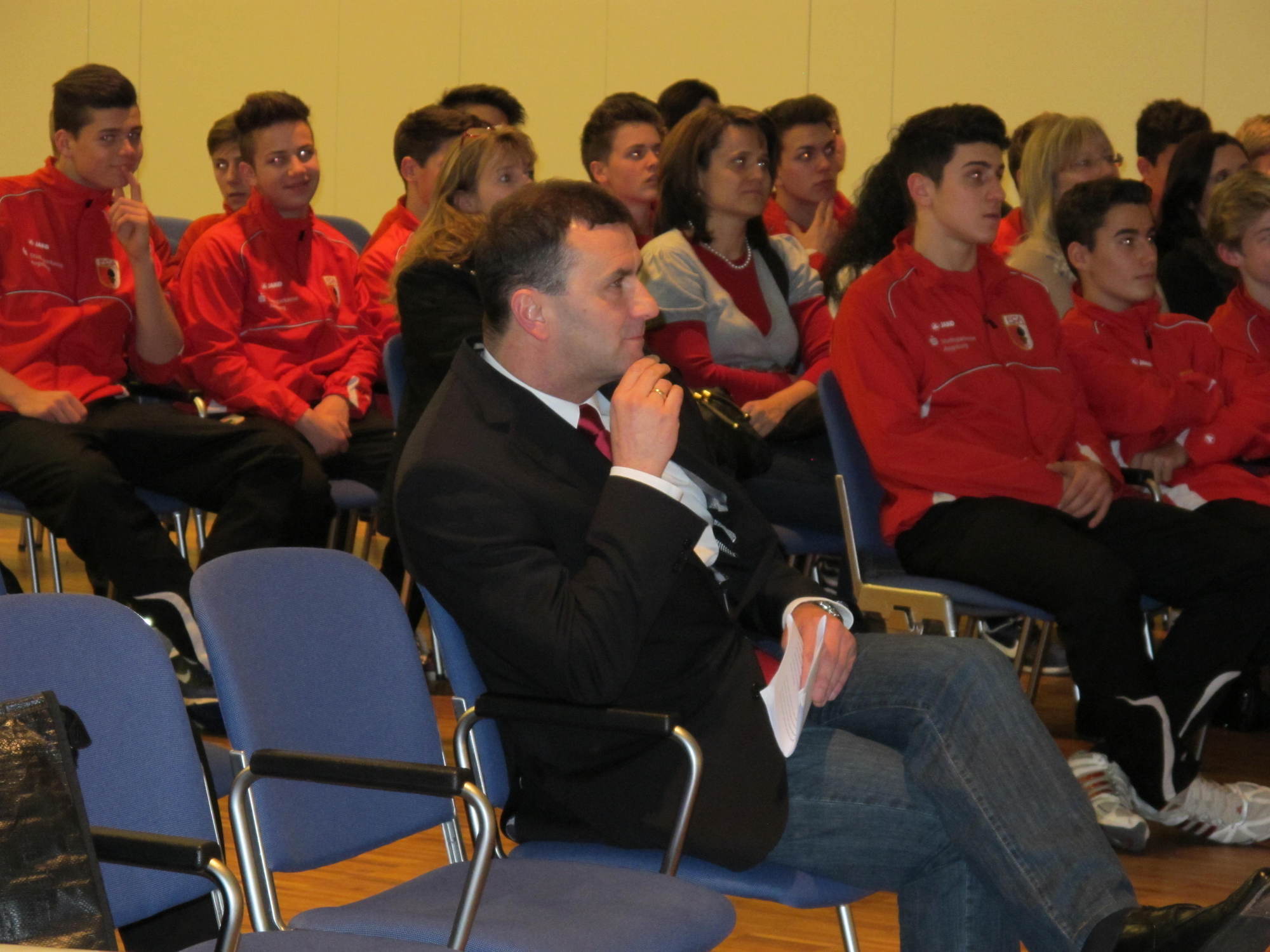 80 FCA Nachwuchsspieler im Praxistest bei der HWK in Augsburg, Foto: B4B SCHWABEN