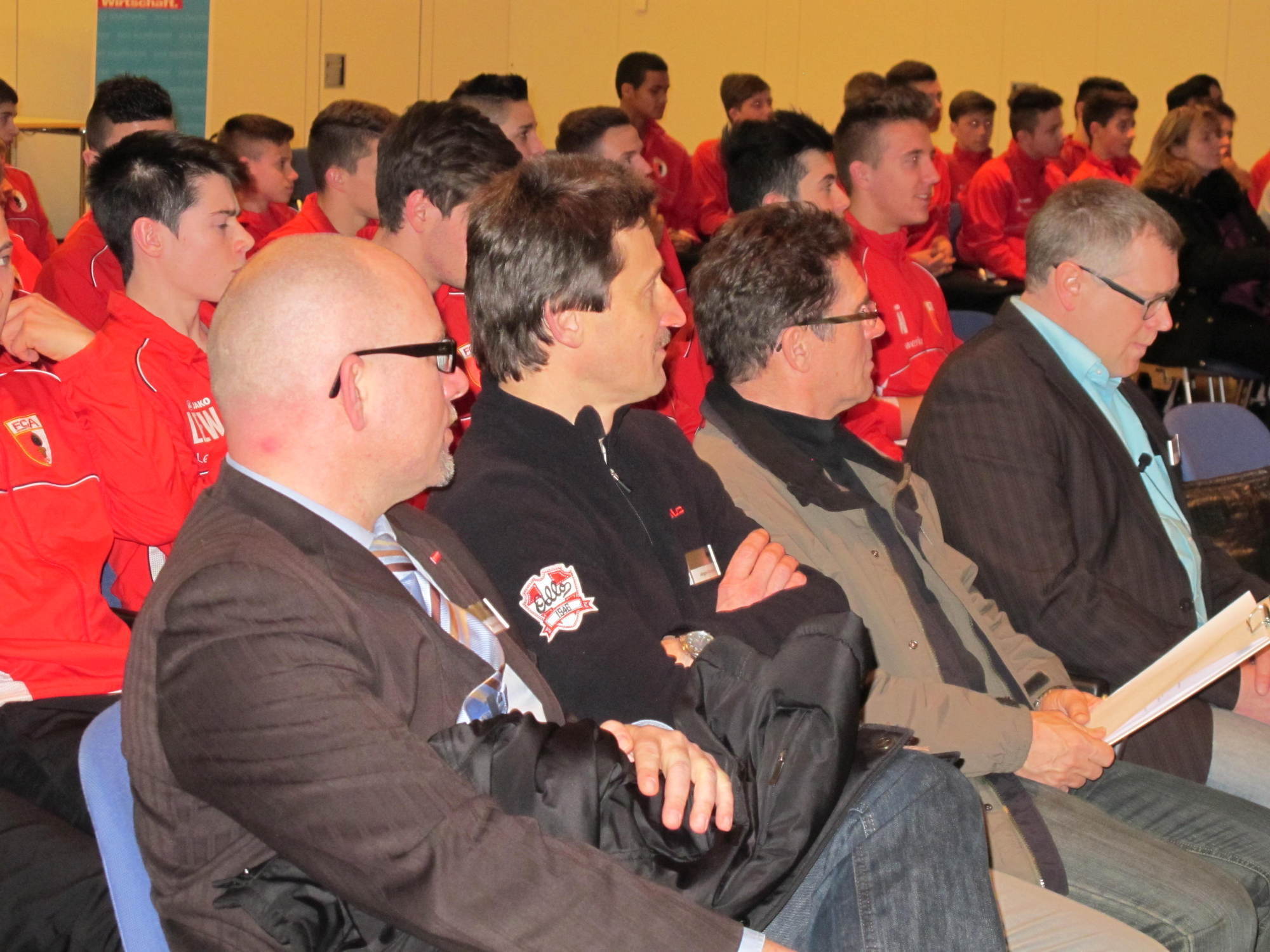 80 FCA Nachwuchsspieler im Praxistest bei der HWK in Augsburg, Foto: B4B SCHWABEN
