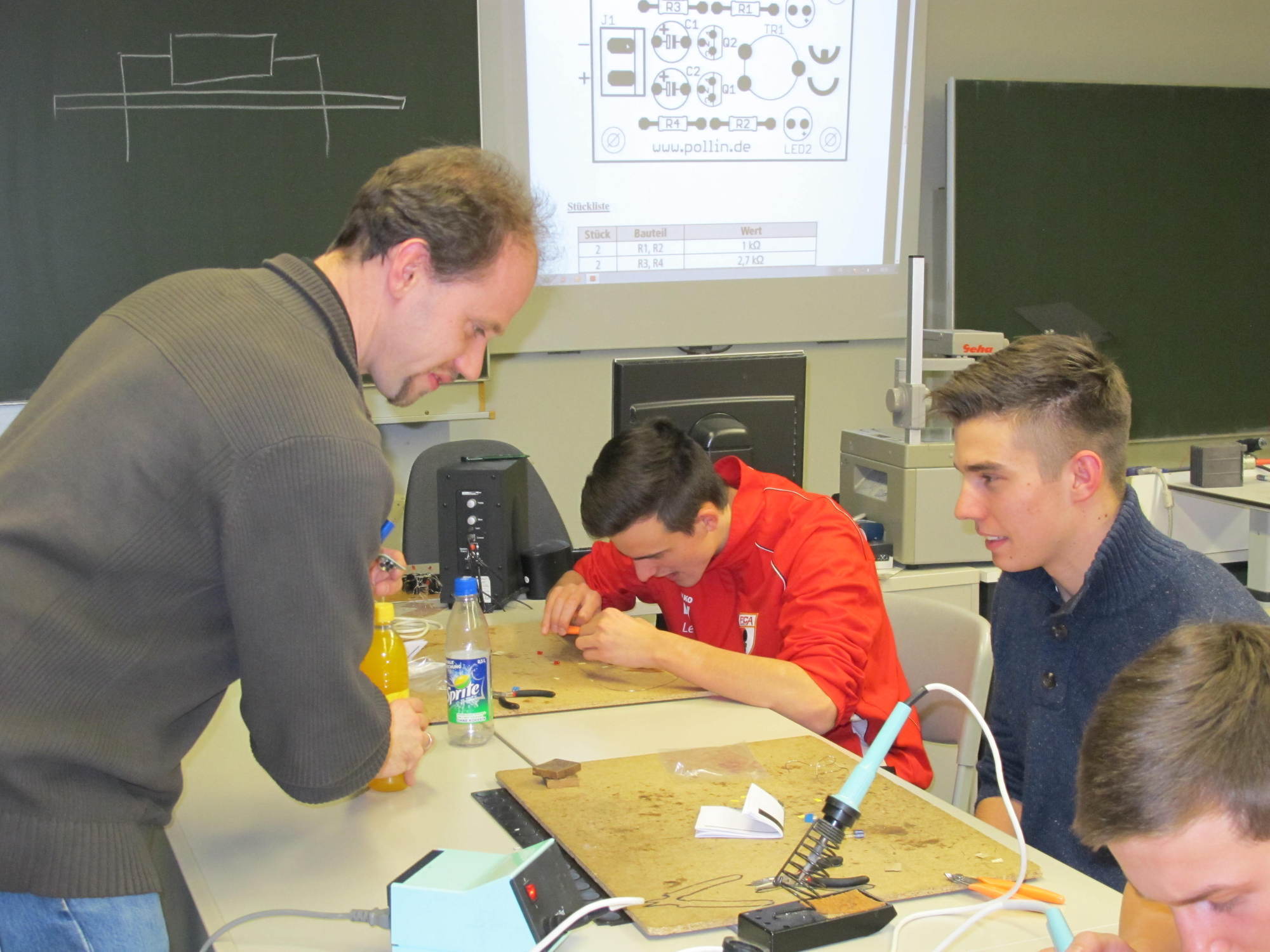 80 FCA Nachwuchsspieler im Praxistest bei der HWK in Augsburg, Foto: B4B SCHWABEN