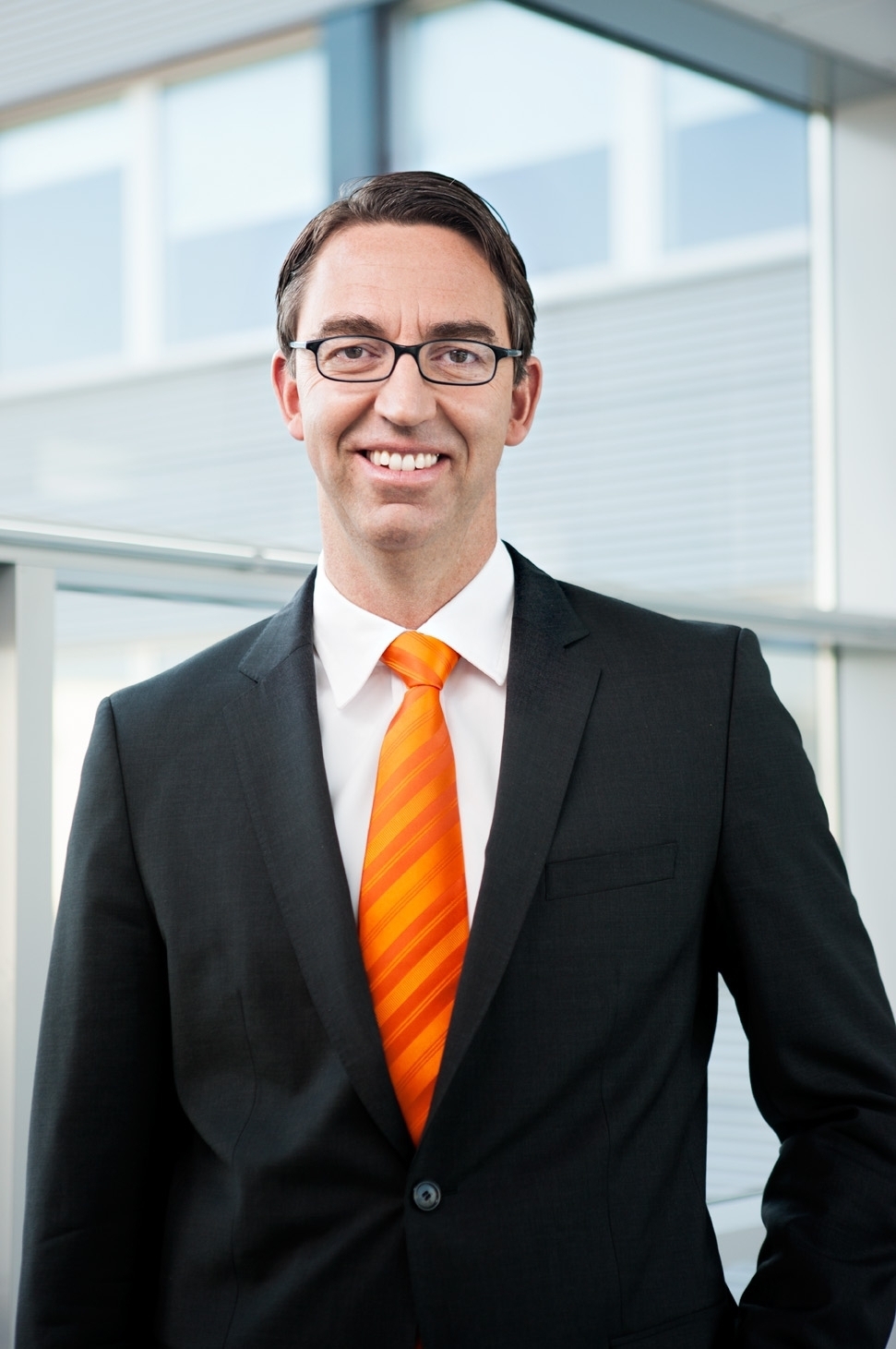 Dr. Till Reuter ist zufrieden mit dem vorläufigen Rekordergebnis für 2012, Foto: KUKA AG