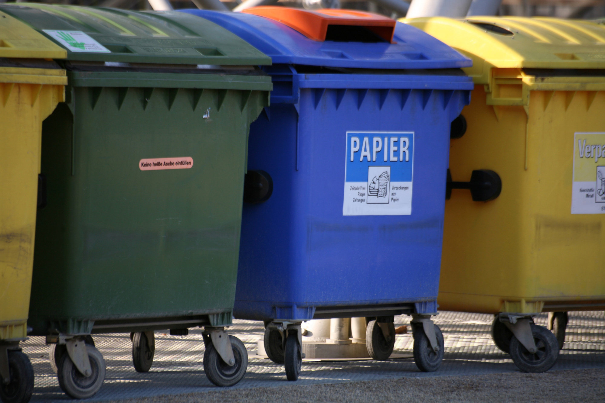 Das Thema Müll wurde vom Landratsamt Unterallgäu mit der Einführung des Gelben Sacks neu interpretiert, Foto: Fotolia