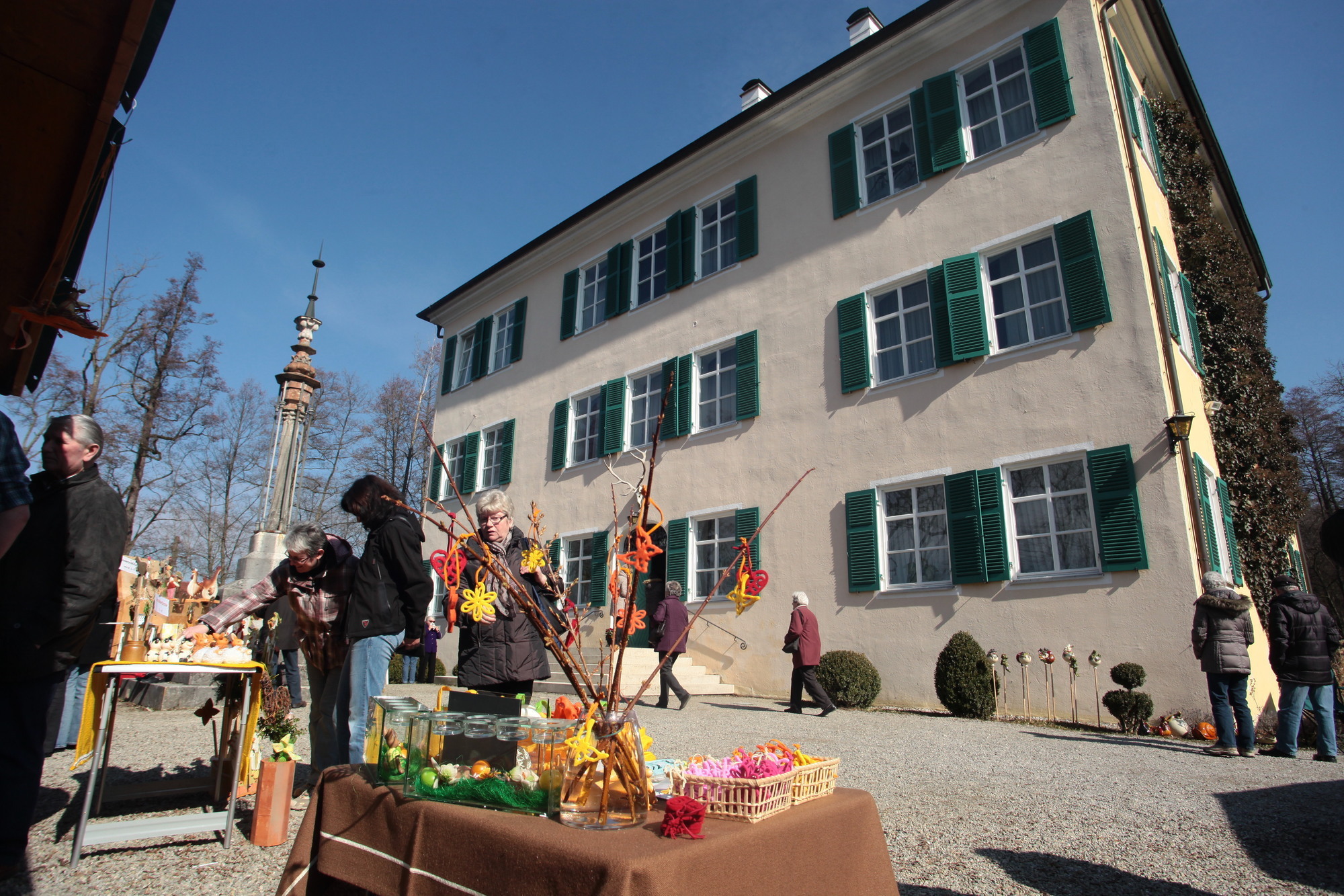 Der zehnte Aichacher Ostermarkt lockt Besucher