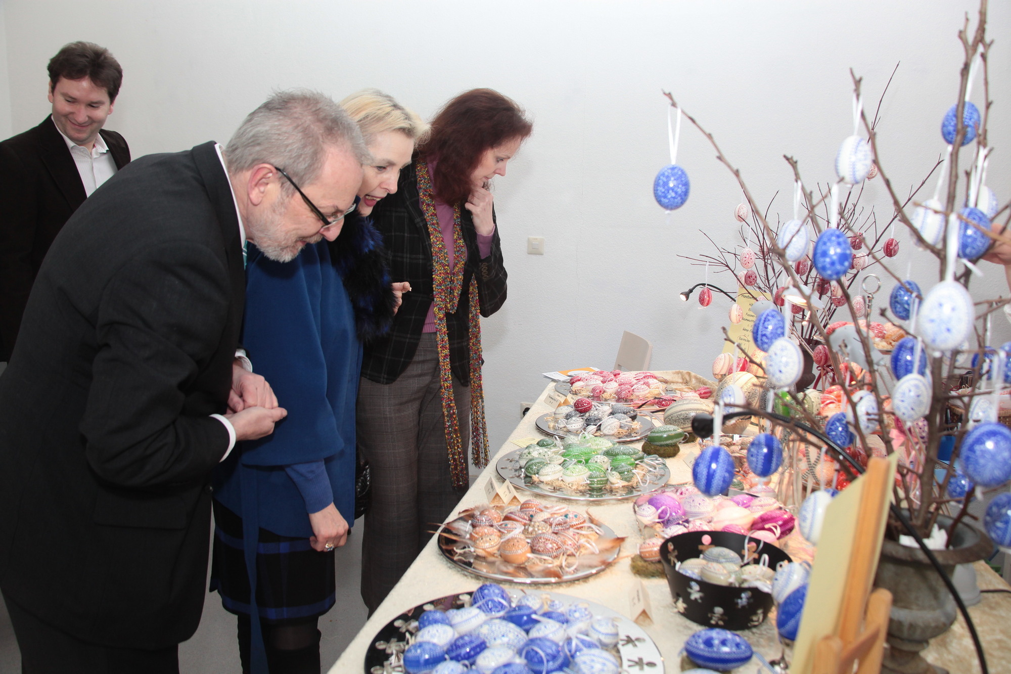 Der zehnte Aichacher Ostermarkt lockt Besucher