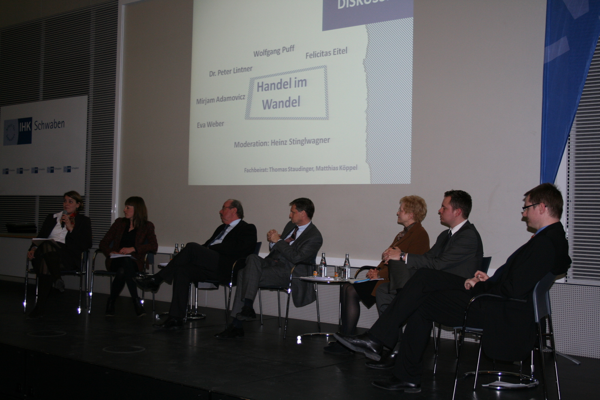 Die Wirtschaftsjunioren stellten den Einzelhandel in den Fokus ihrer Podiumsdiskussion, Foto: B4B SCHWABEN