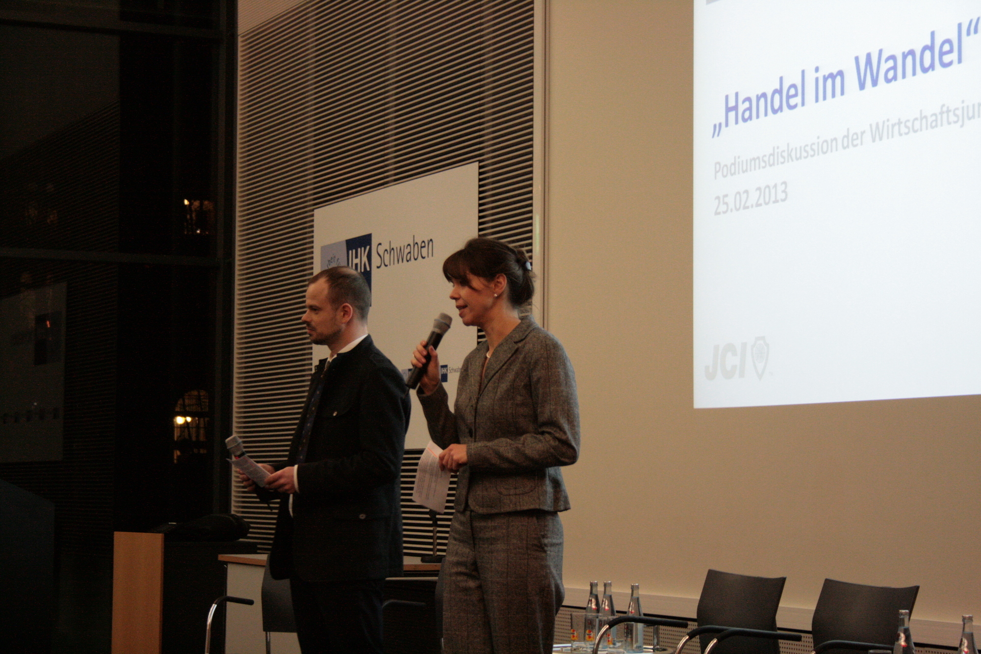 Wirtschaftsjunioren Augsburg luden zur Podiumsdiskussion Handel im Wandel in die IHK Schwaben, Foto: B4B SCHWABEN