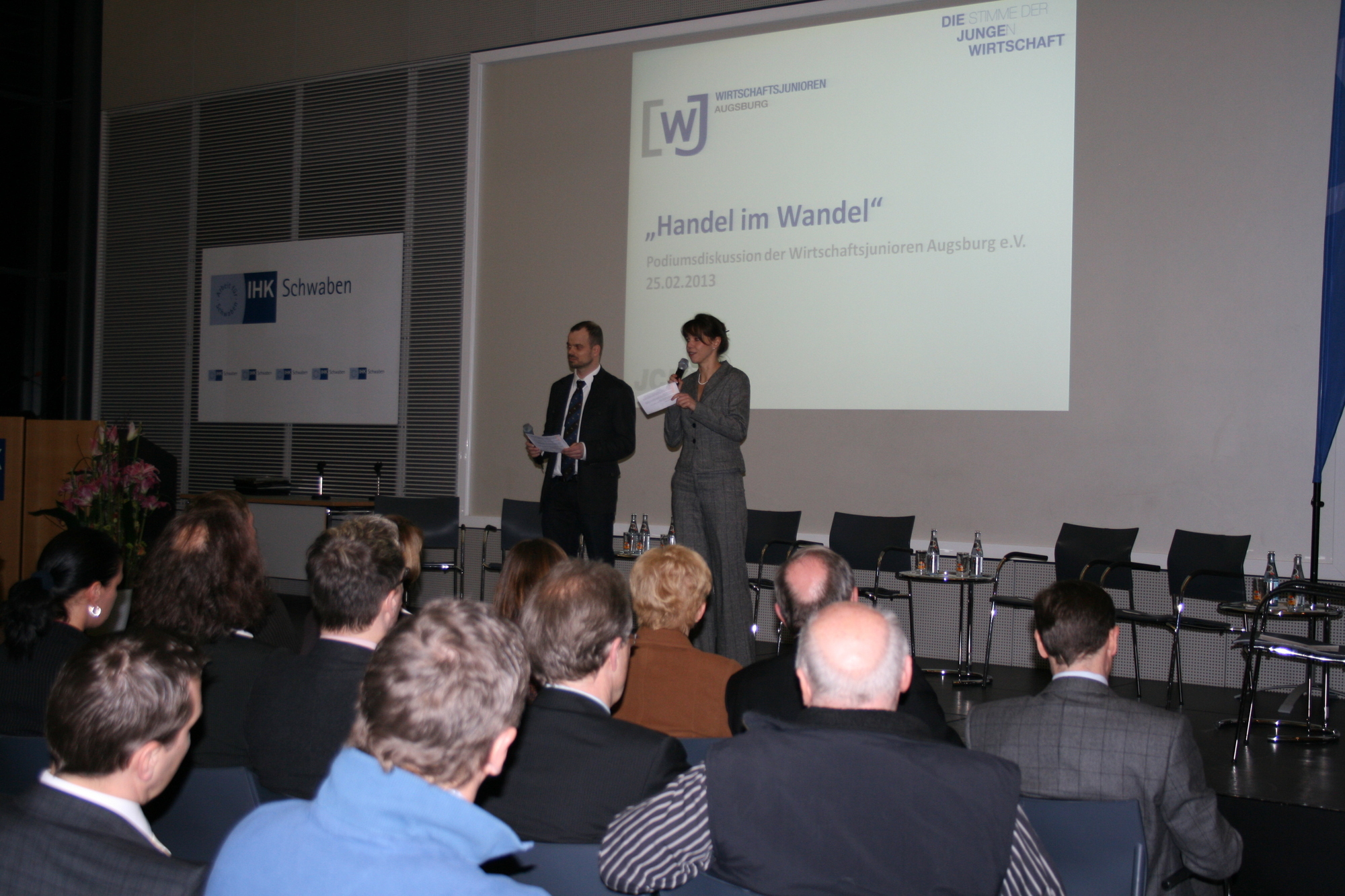 Wirtschaftsjunioren Augsburg luden zur Podiumsdiskussion Handel im Wandel in die IHK Schwaben, Foto: B4B SCHWABEN