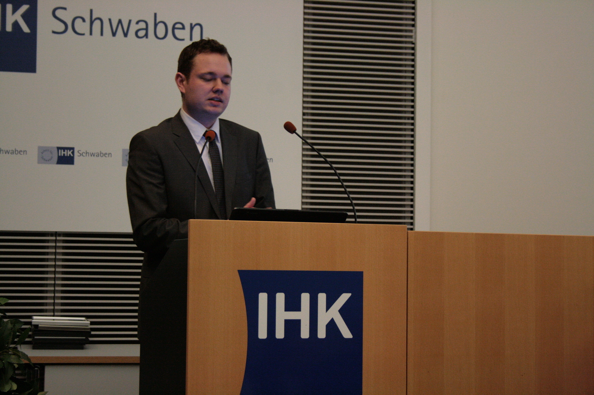 Wirtschaftsjunioren Augsburg luden zur Podiumsdiskussion Handel im Wandel in die IHK Schwaben, Foto: B4B SCHWABEN