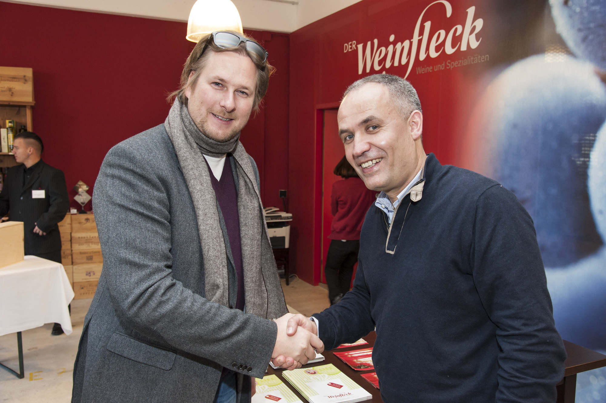 Thomas Kästle (Eloprop, li.) gratuliert Jochen Kern (Der Weinfleck) zur gelungenen Veranstaltung, Foto: Der Weinfleck