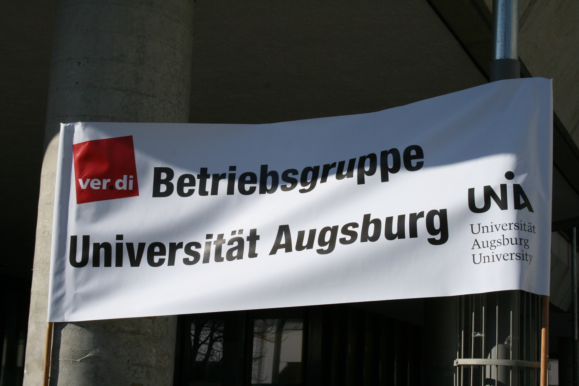 Der öffentliche Dienst streikt vor der Universität Augsburg kurz vor der nächsten Tarifrunde, Foto: B4B SCHWABEN