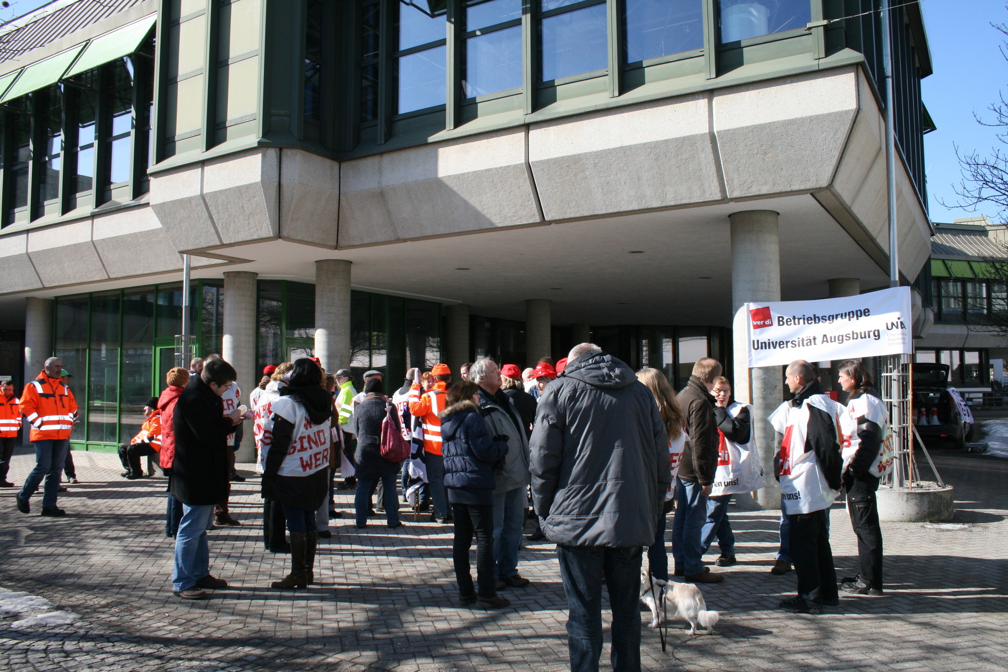 Der öffentliche Dienst streikt vor der Universität Augsburg kurz vor der nächsten Tarifrunde, Foto: B4B SCHWABEN