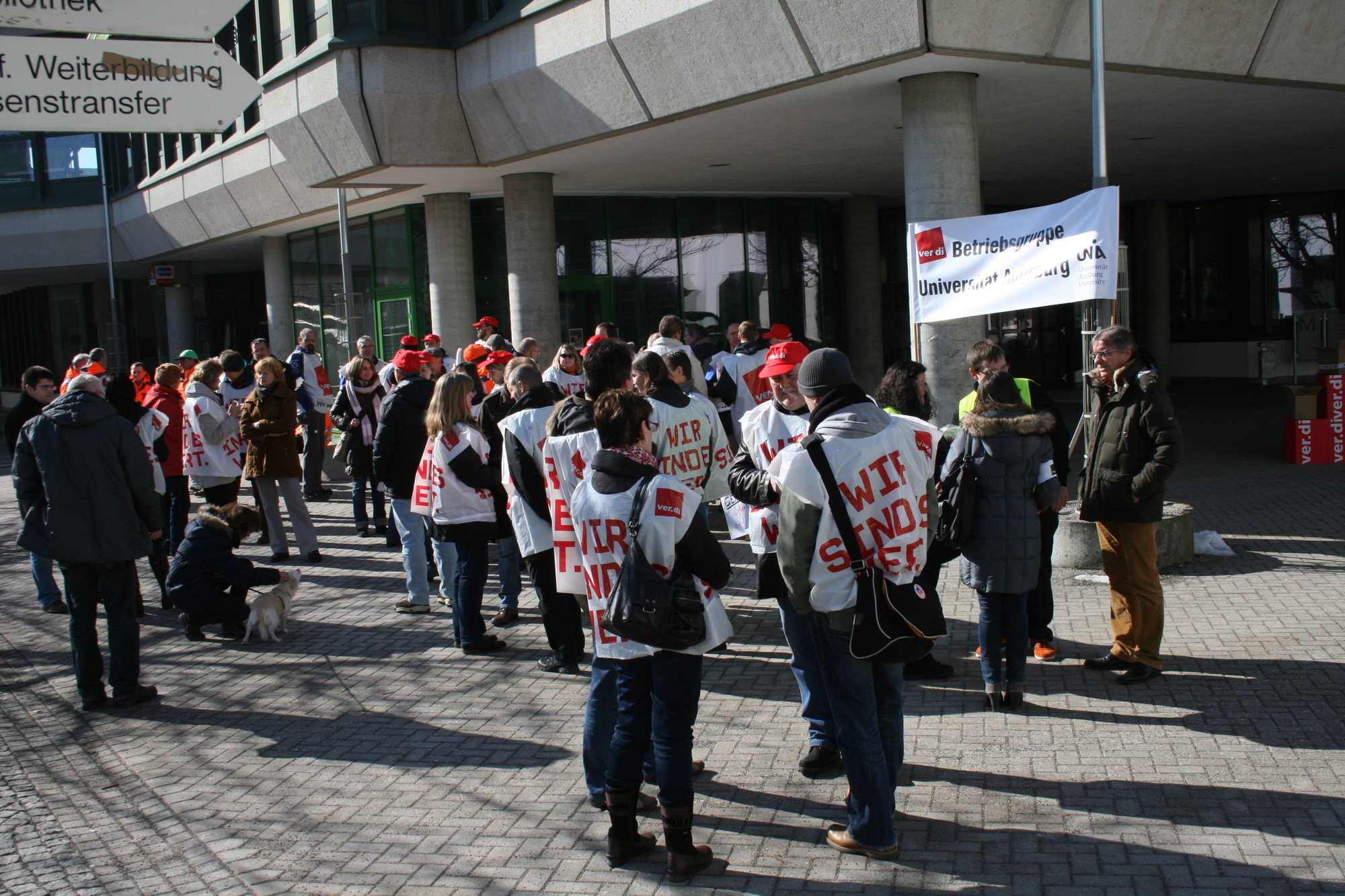 Der öffentliche Dienst streikt vor der Universität Augsburg kurz vor der nächsten Tarifrunde, Foto: B4B SCHWABEN