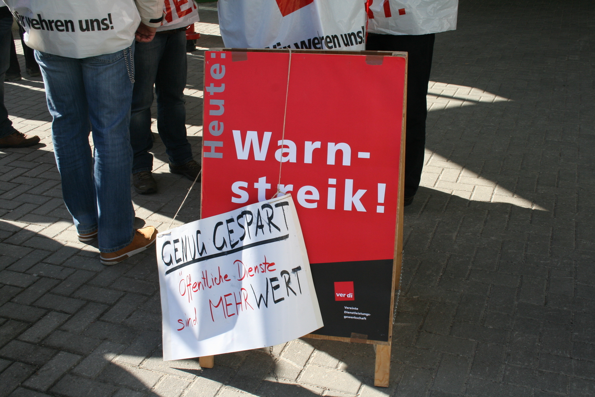 Der öffentliche Dienst streikt vor der Universität Augsburg kurz vor der nächsten Tarifrunde, Foto: B4B SCHWABEN