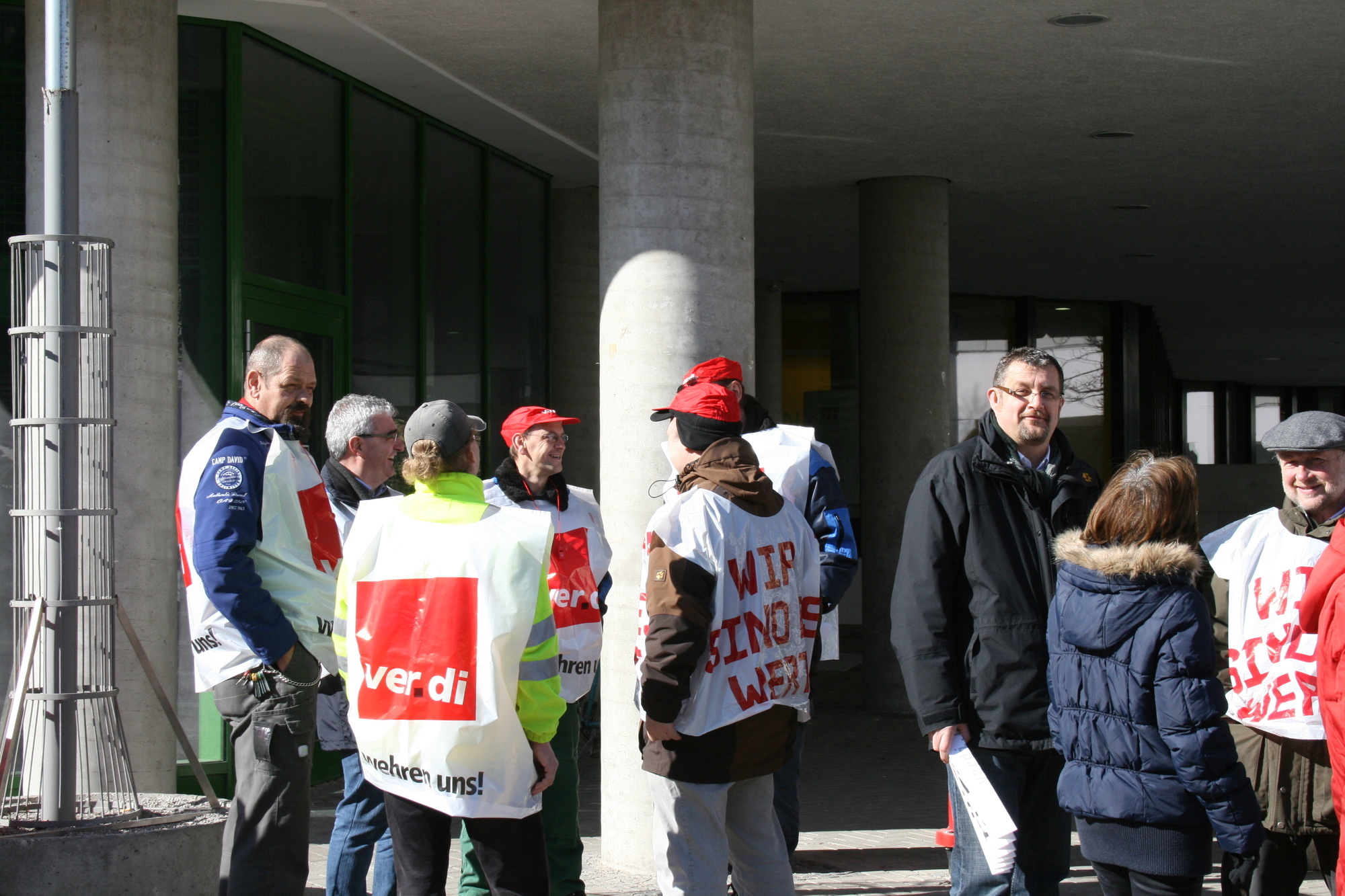 Der öffentliche Dienst streikt vor der Universität Augsburg kurz vor der nächsten Tarifrunde, Foto: B4B SCHWABEN