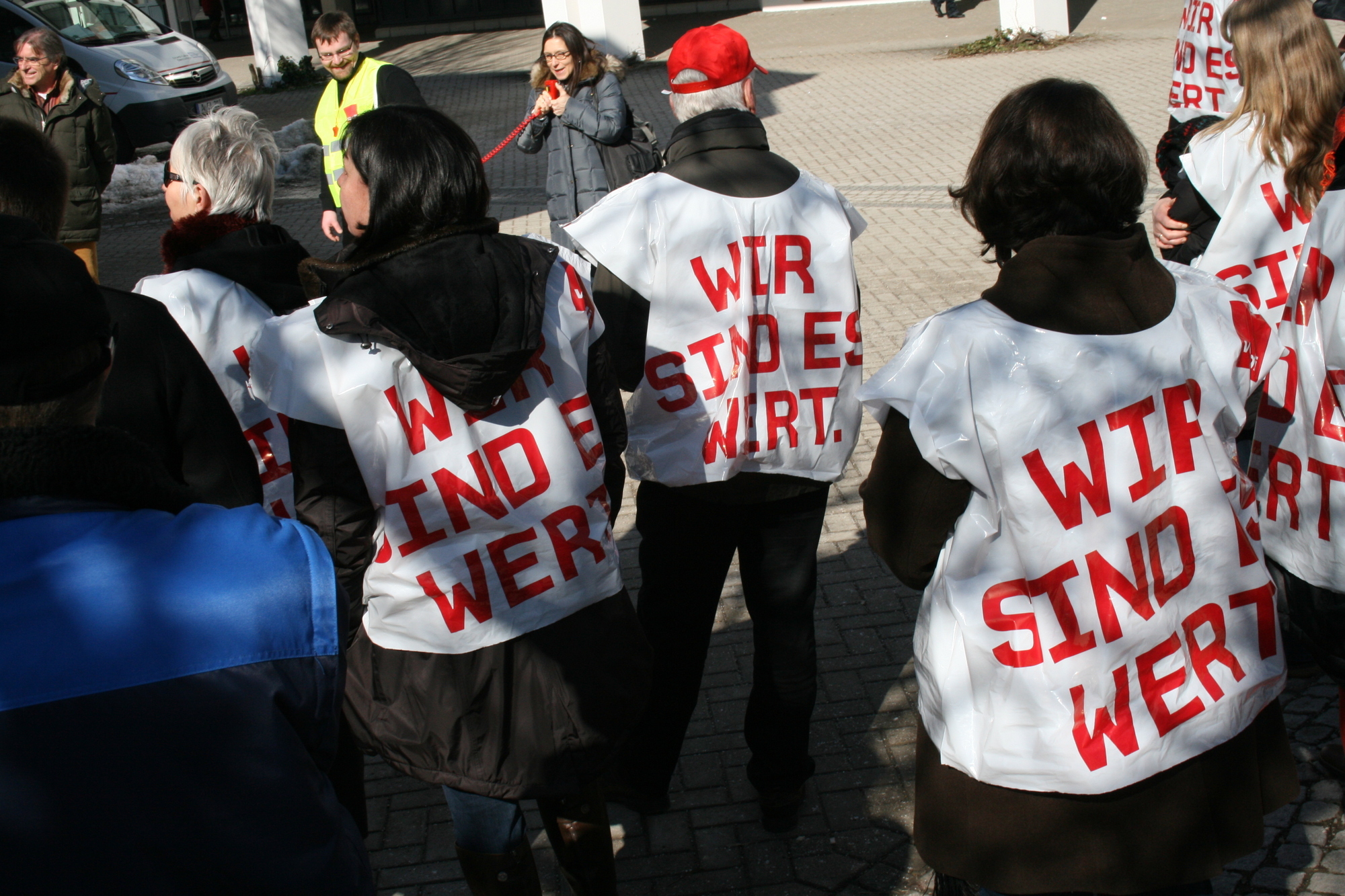 Der öffentliche Dienst streikt vor der Universität Augsburg kurz vor der nächsten Tarifrunde, Foto: B4B SCHWABEN