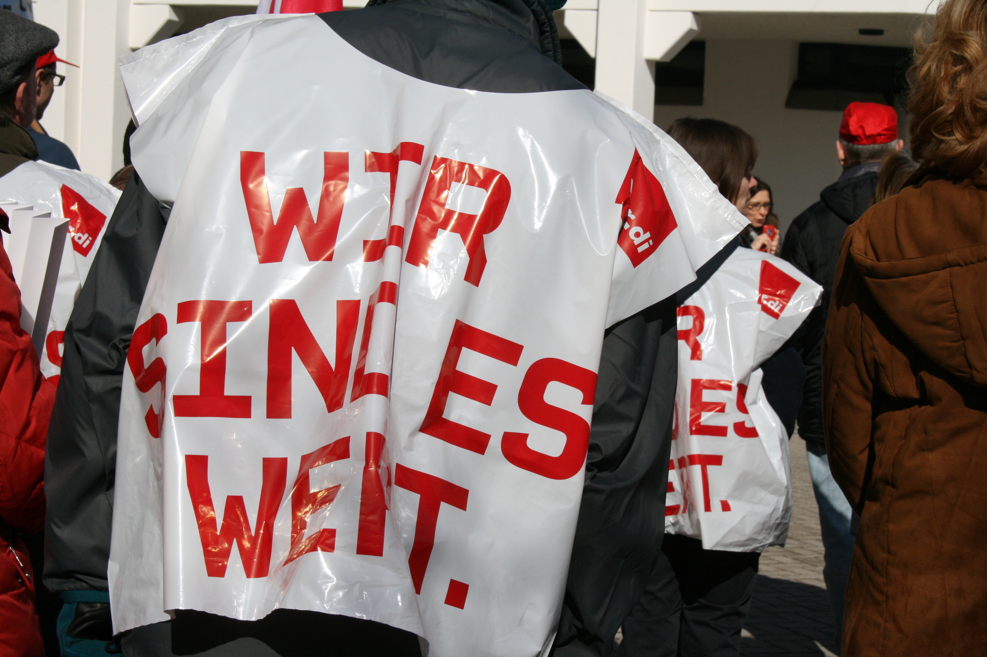 Der öffentliche Dienst streikt vor der Universität Augsburg kurz vor der nächsten Tarifrunde, Foto: B4B SCHWABEN