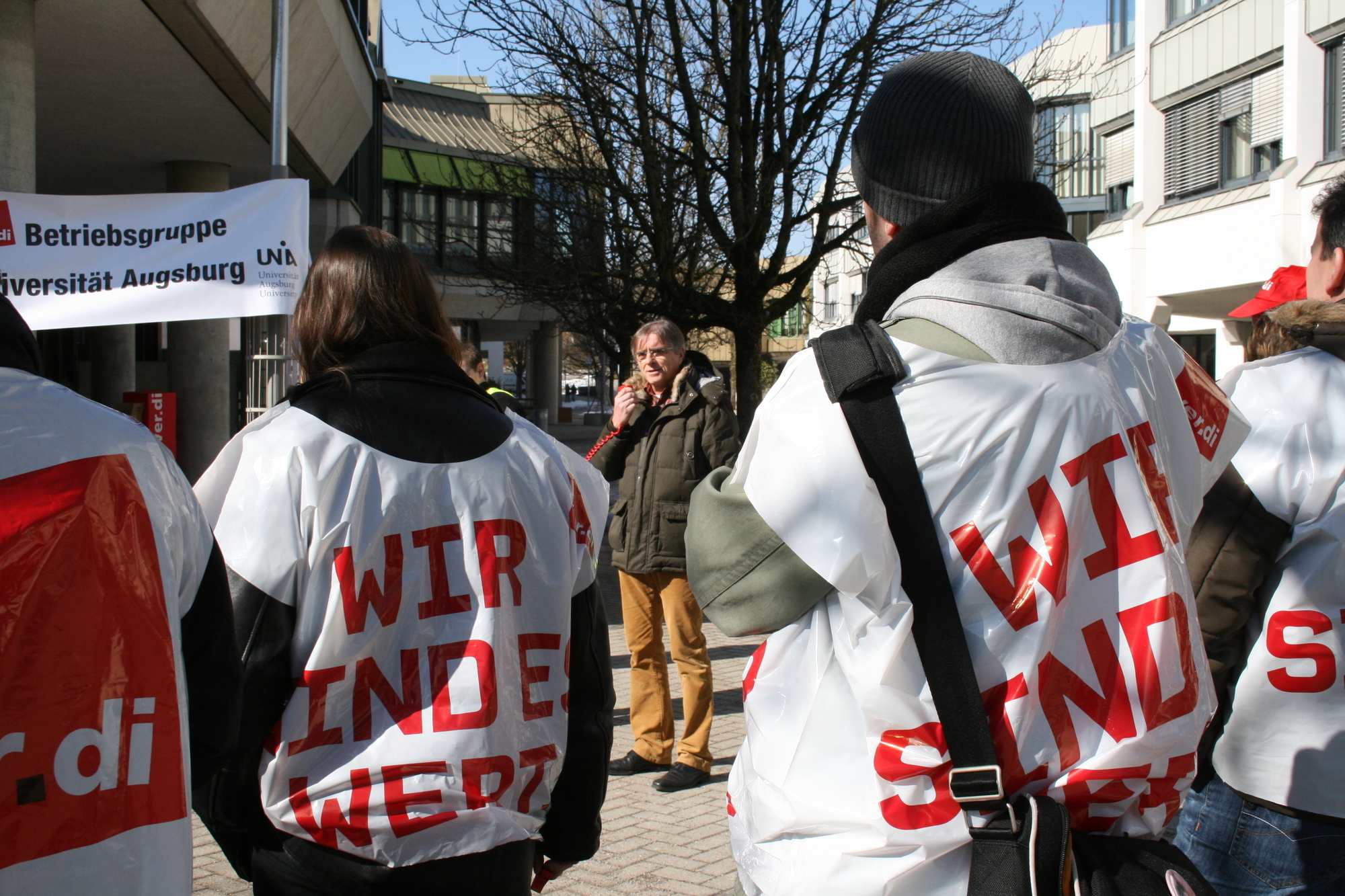 Der öffentliche Dienst streikt vor der Universität Augsburg kurz vor der nächsten Tarifrunde, Foto: B4B SCHWABEN