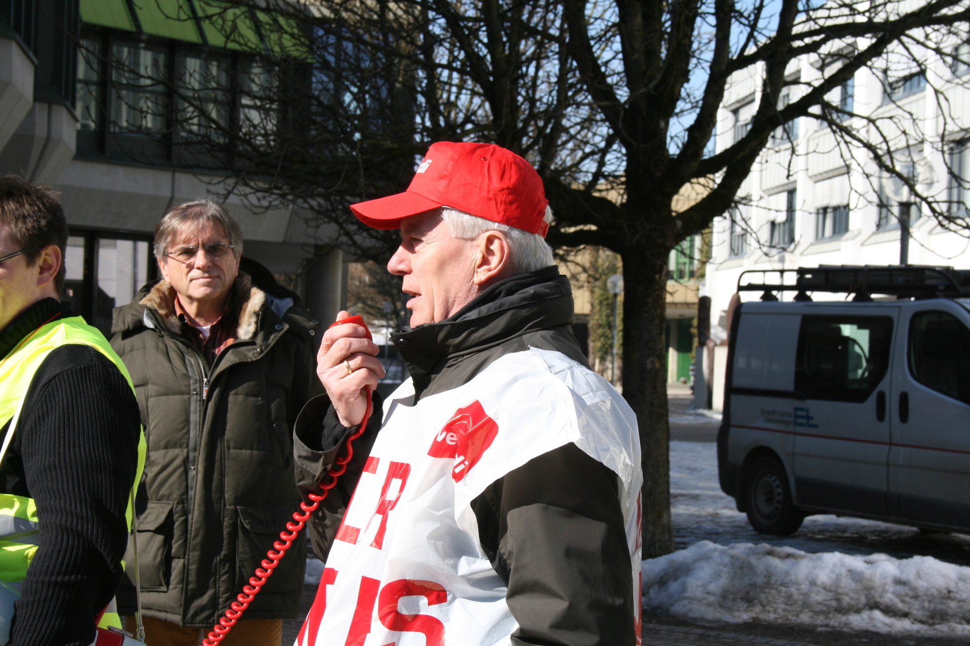 Der öffentliche Dienst streikt vor der Universität Augsburg kurz vor der nächsten Tarifrunde, Foto: B4B SCHWABEN