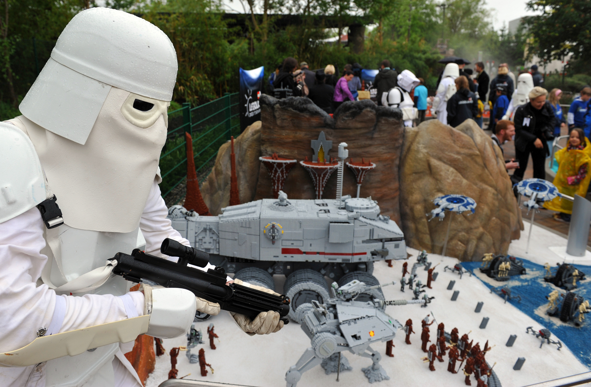 Die NGG ruft zu Demonstrationen am Eröffnungstag des LEGOLANDs auf - es geht um die Tarifverhandlungen, Foto: LEGOLAND