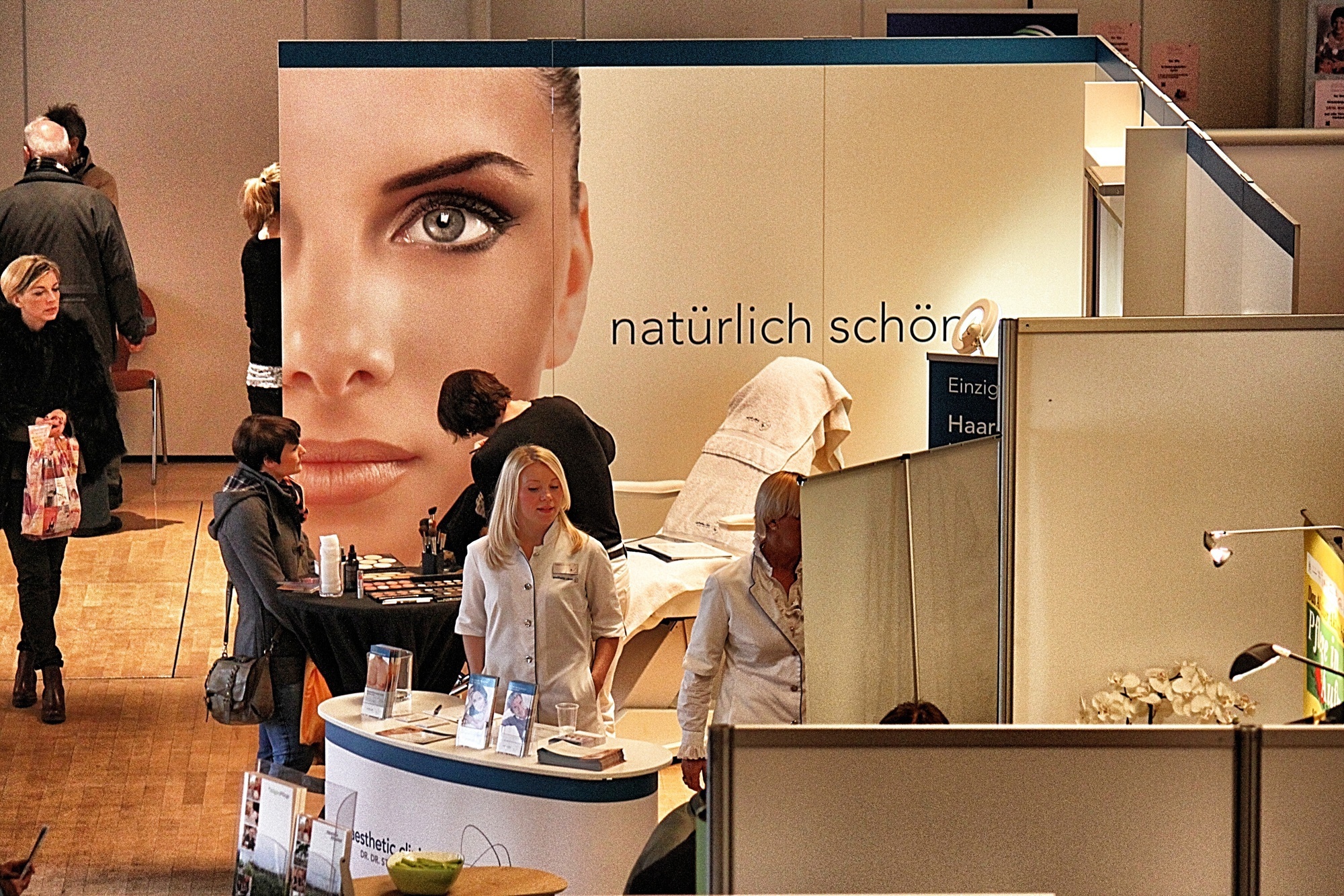 Der Stand der aesthetic clinic mit Vorführungen Foto: Herr Marcus Baumann