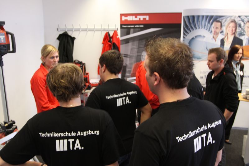 Der Tag der offenen Tür an der Technikerschule Augsburg und die Firmenkontaktmesse kontakTA waren ein voller Erfolg, Foto: Saski
