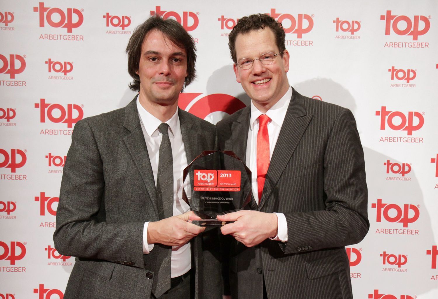 Oliver Couvigny, Mitglied des Executive Boards der FRITZ & Macziol group (l.) nimmt den Award entgegen, Foto: Press'n'Relations