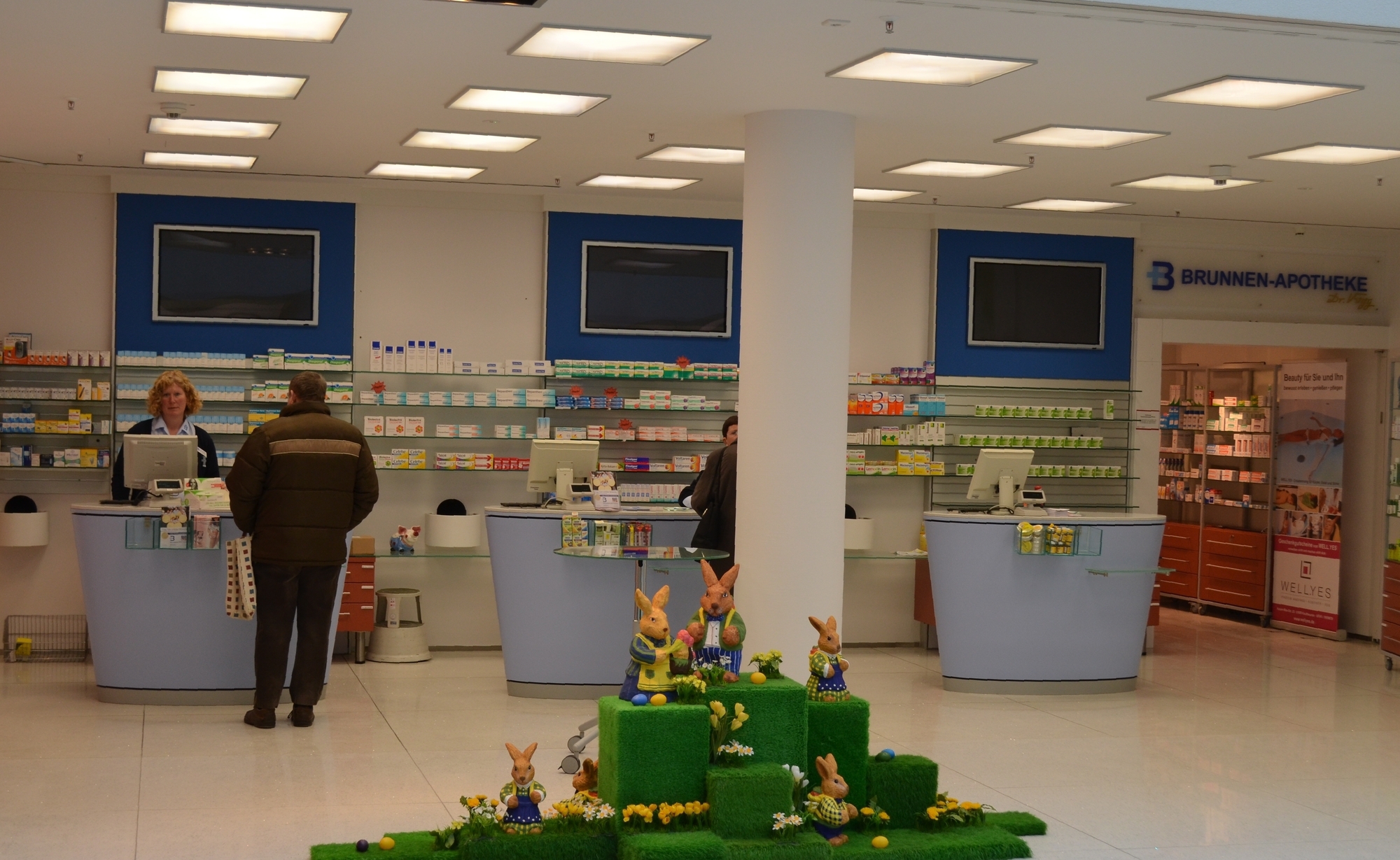 Kundenbereich der Brunnenapotheke präsentiert sich in neuem Glanz. Foto: Marketing-Agentur Claus Tenambergen