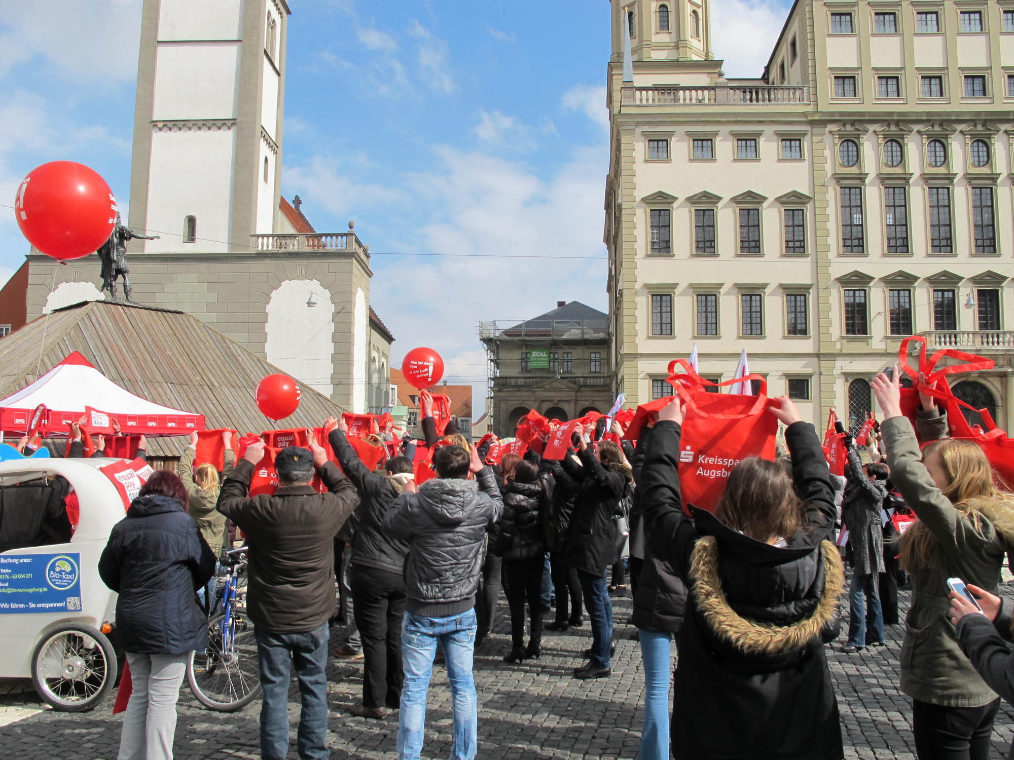 Flashmob am Rathausplatz anlässlich des Equal Pay Days, Foto: B4B SCHWABEN
