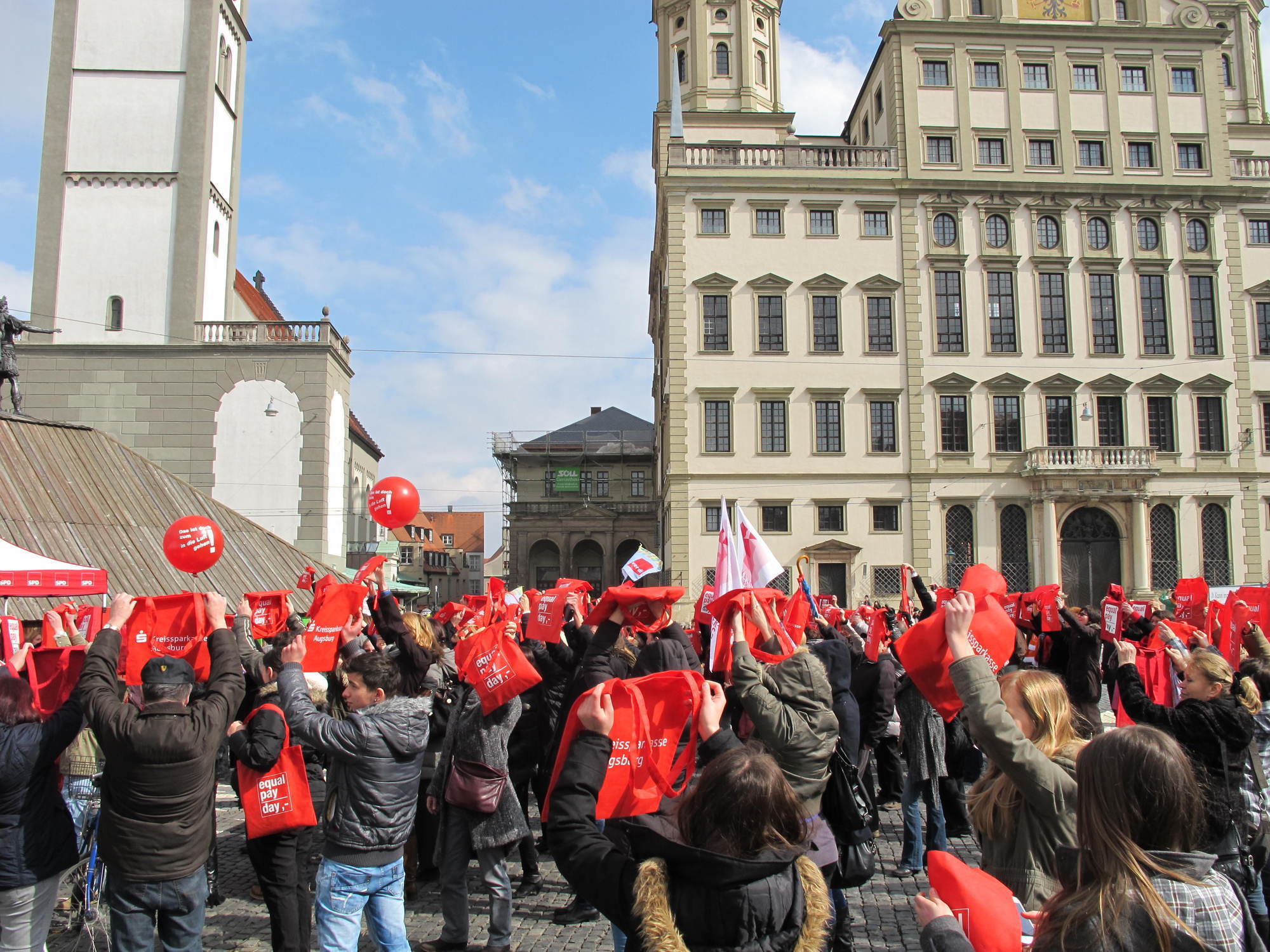 Flashmob am Rathausplatz anlässlich des Equal Pay Days, Foto: B4B SCHWABEN