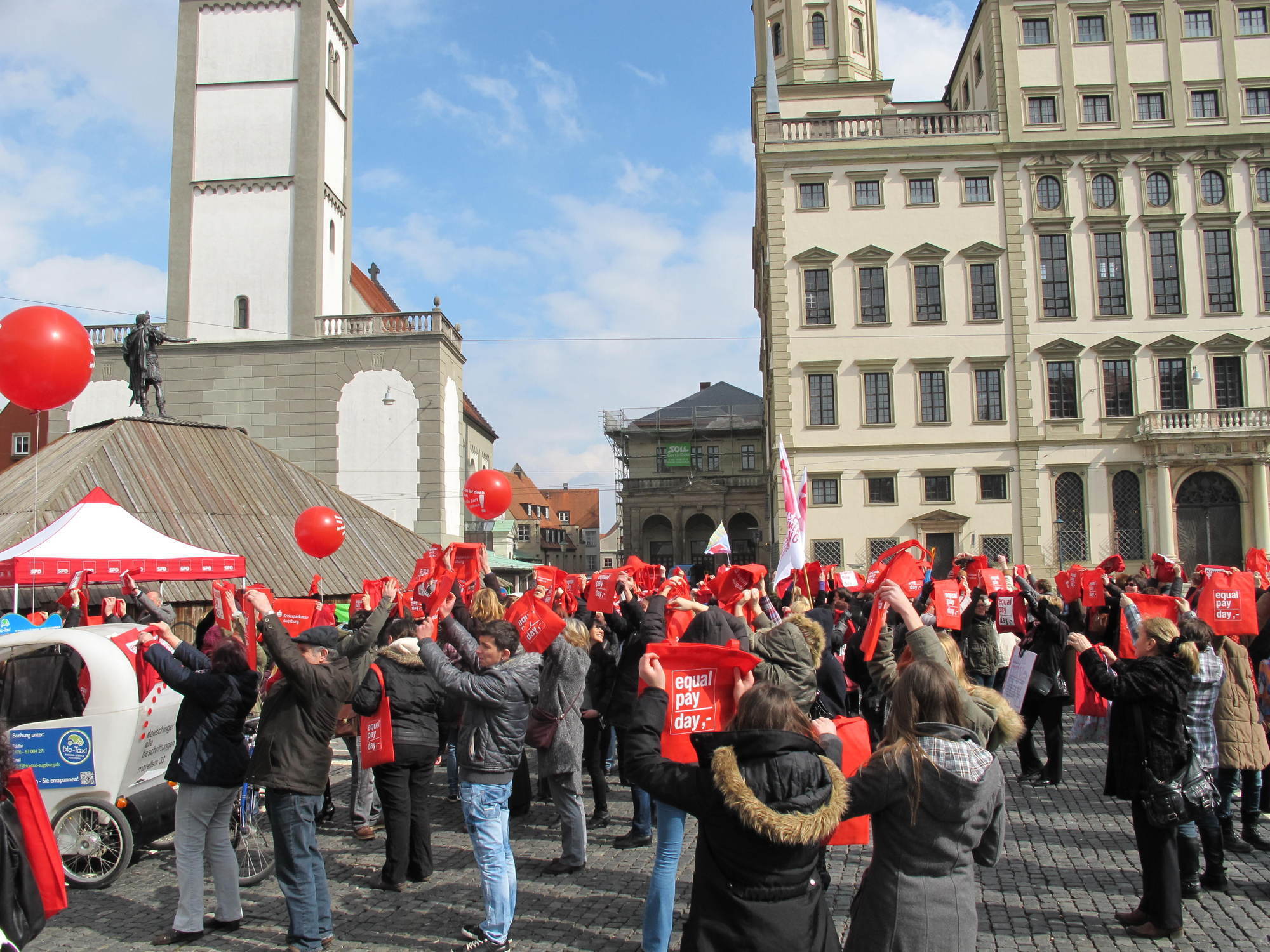 Flashmob am Rathausplatz anlässlich des Equal Pay Days, Foto: B4B SCHWABEN