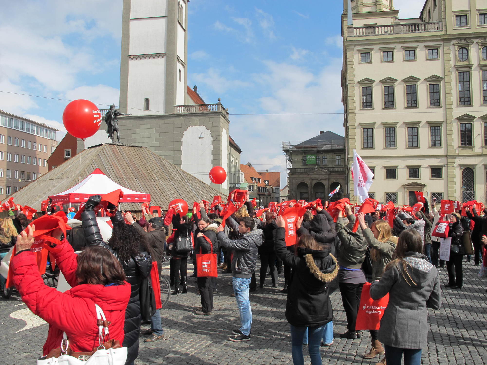 Flashmob am Rathausplatz anlässlich des Equal Pay Days, Foto: B4B SCHWABEN