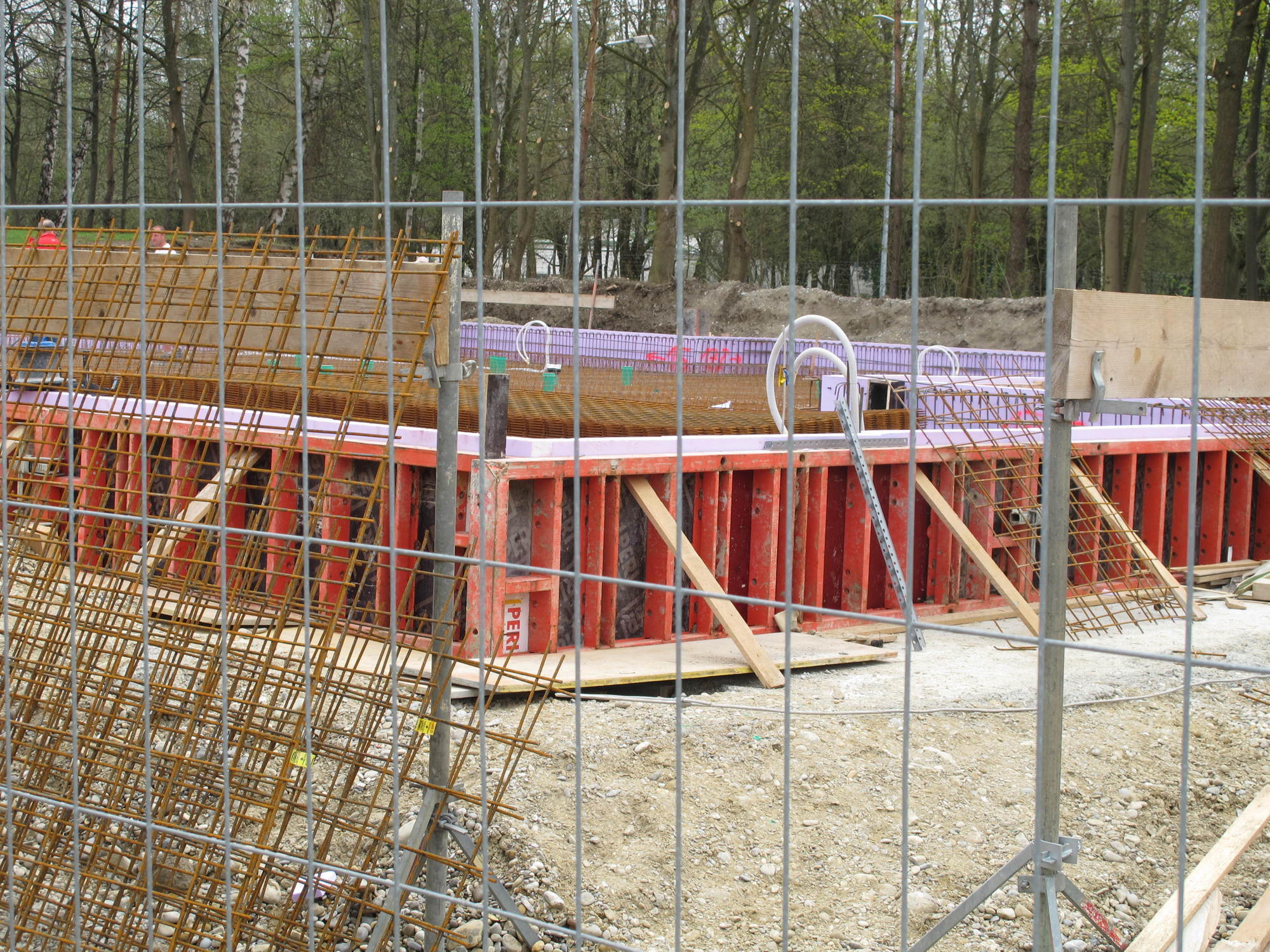 KUKA setzt symbolischen Spatenstich für die neue Kinderkrippe auf dem KUKA-Werksgelände an der Zugspitzstraße, Foto: B4B SCHWABE