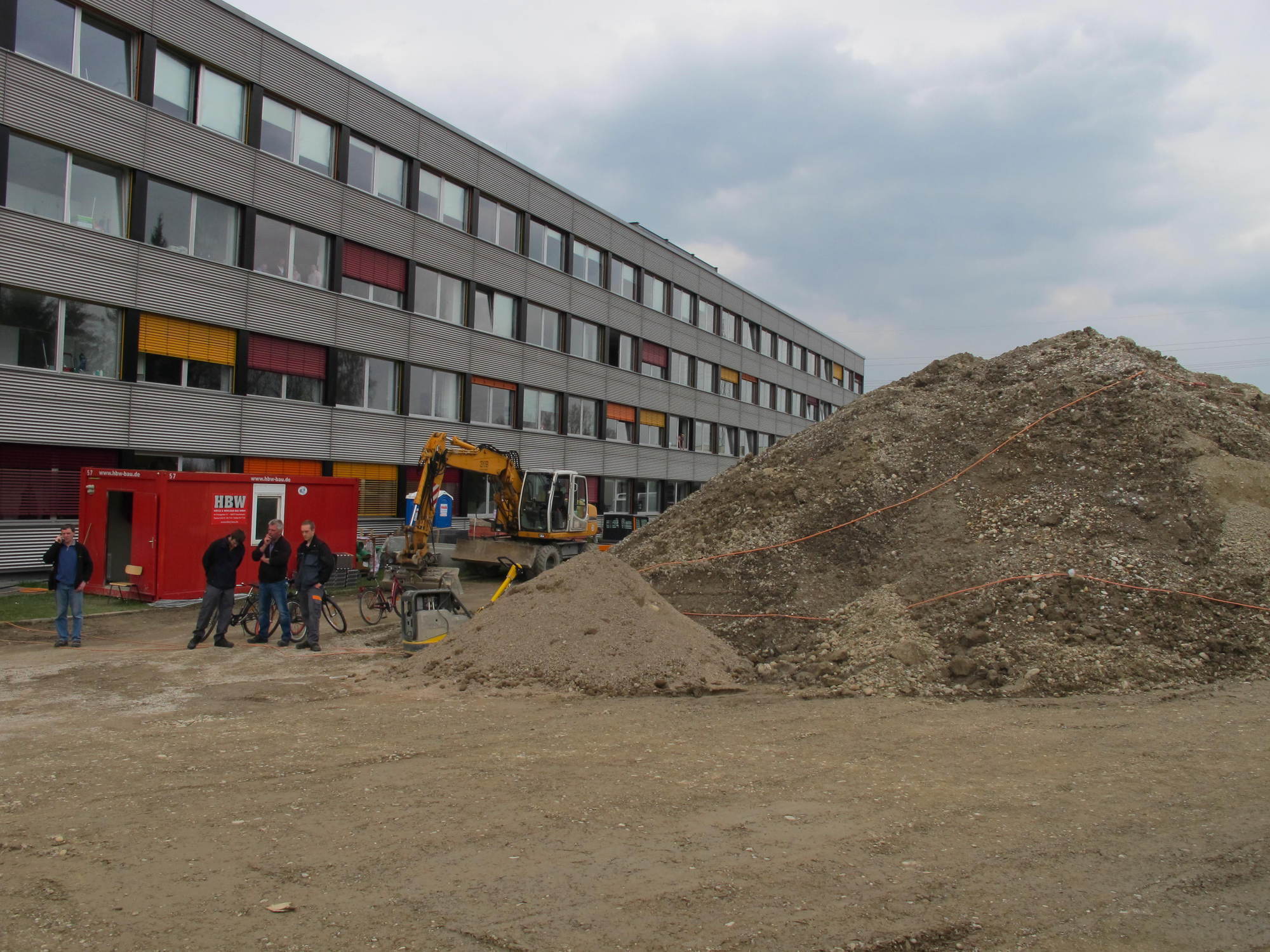 KUKA setzt symbolischen Spatenstich für die neue Kinderkrippe auf dem KUKA-Werksgelände an der Zugspitzstraße, Foto: B4B SCHWABE