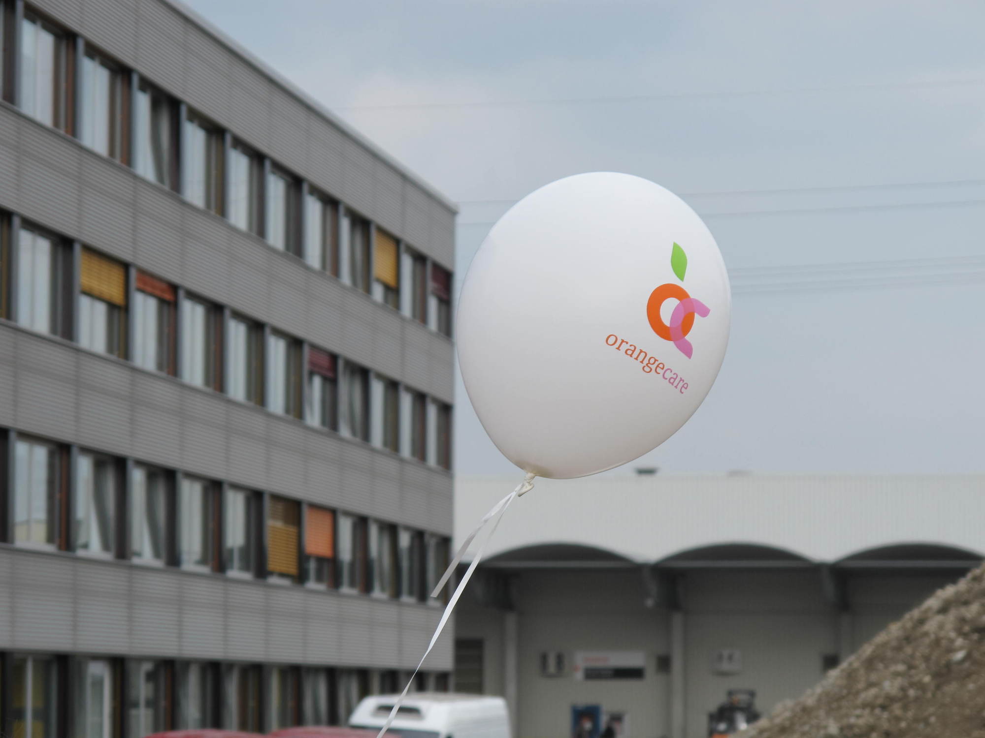 KUKA setzt symbolischen Spatenstich für die neue Kinderkrippe auf dem KUKA-Werksgelände an der Zugspitzstraße, Foto: B4B SCHWABE