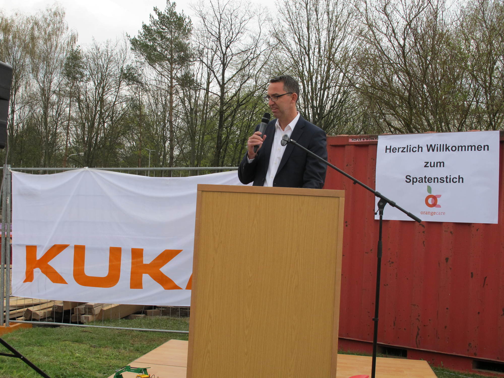 KUKA setzt symbolischen Spatenstich für die neue Kinderkrippe auf dem KUKA-Werksgelände an der Zugspitzstraße, Foto: B4B SCHWABE