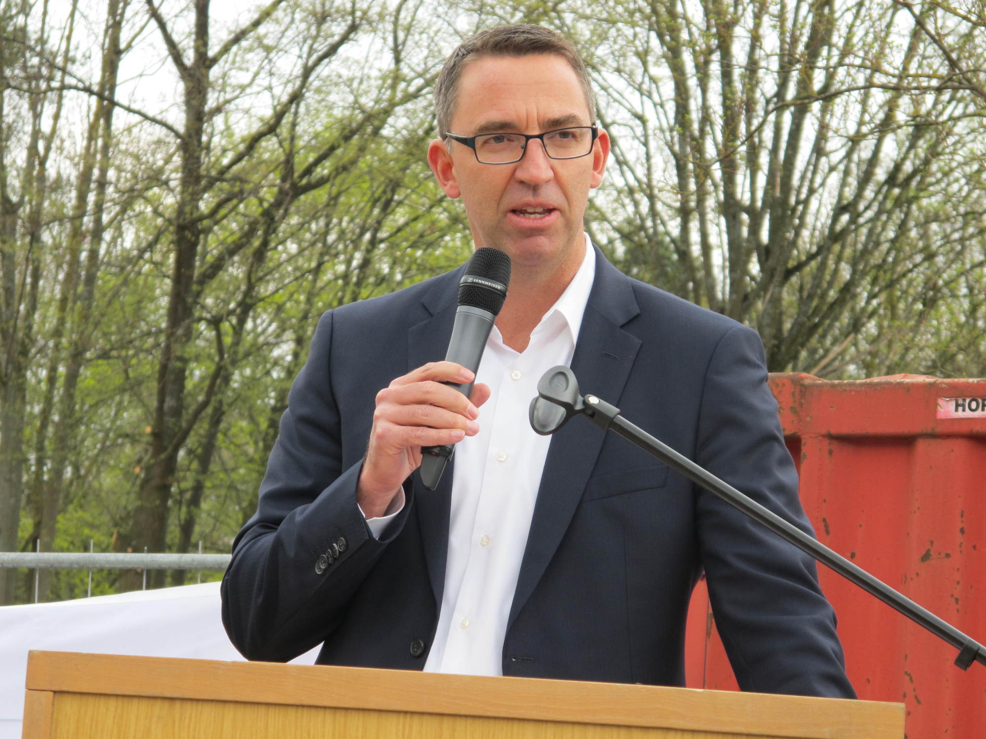 KUKA setzt symbolischen Spatenstich für die neue Kinderkrippe auf dem KUKA-Werksgelände an der Zugspitzstraße, Foto: B4B SCHWABE