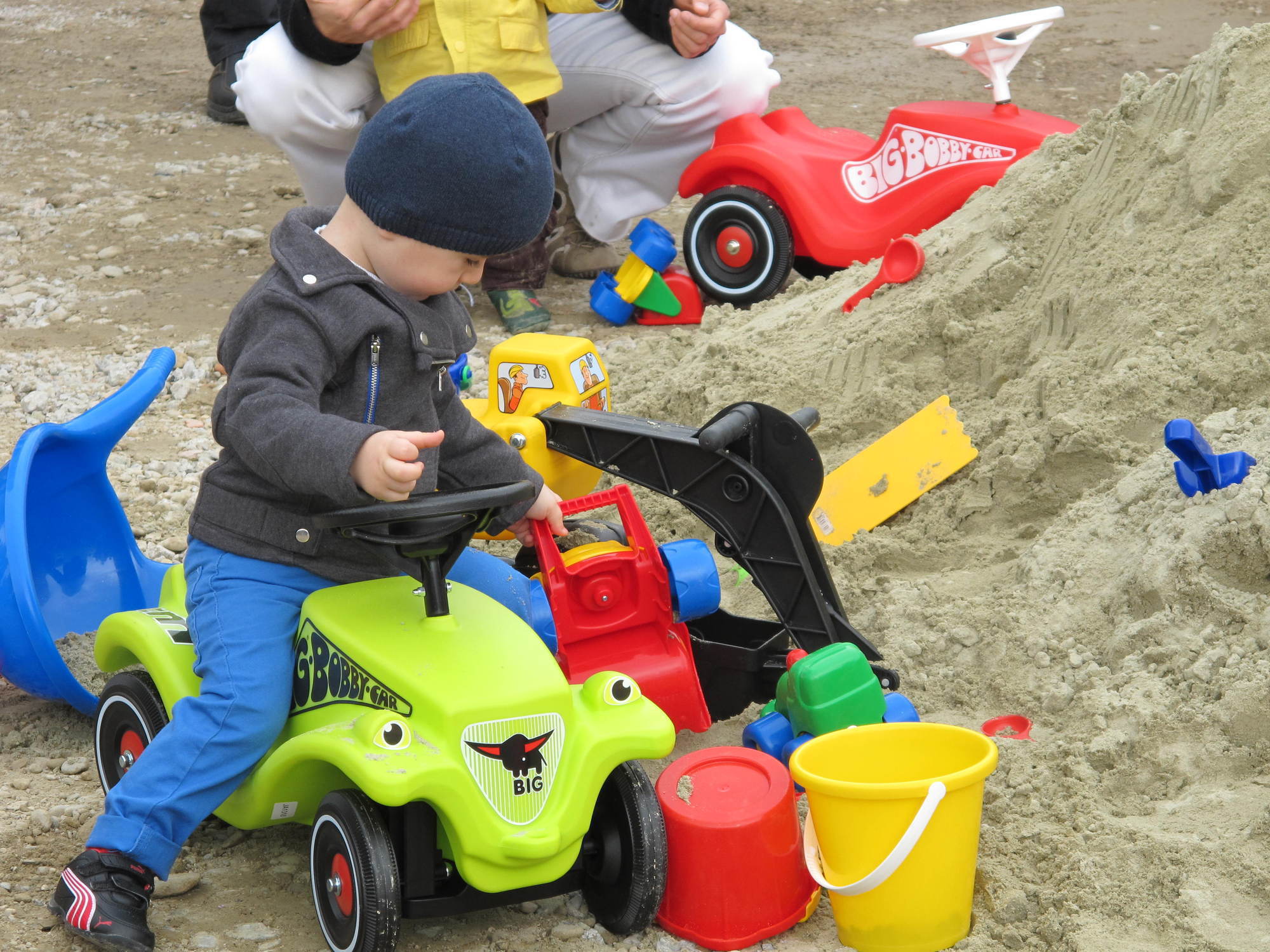 KUKA setzt symbolischen Spatenstich für die neue Kinderkrippe auf dem KUKA-Werksgelände an der Zugspitzstraße, Foto: B4B SCHWABE