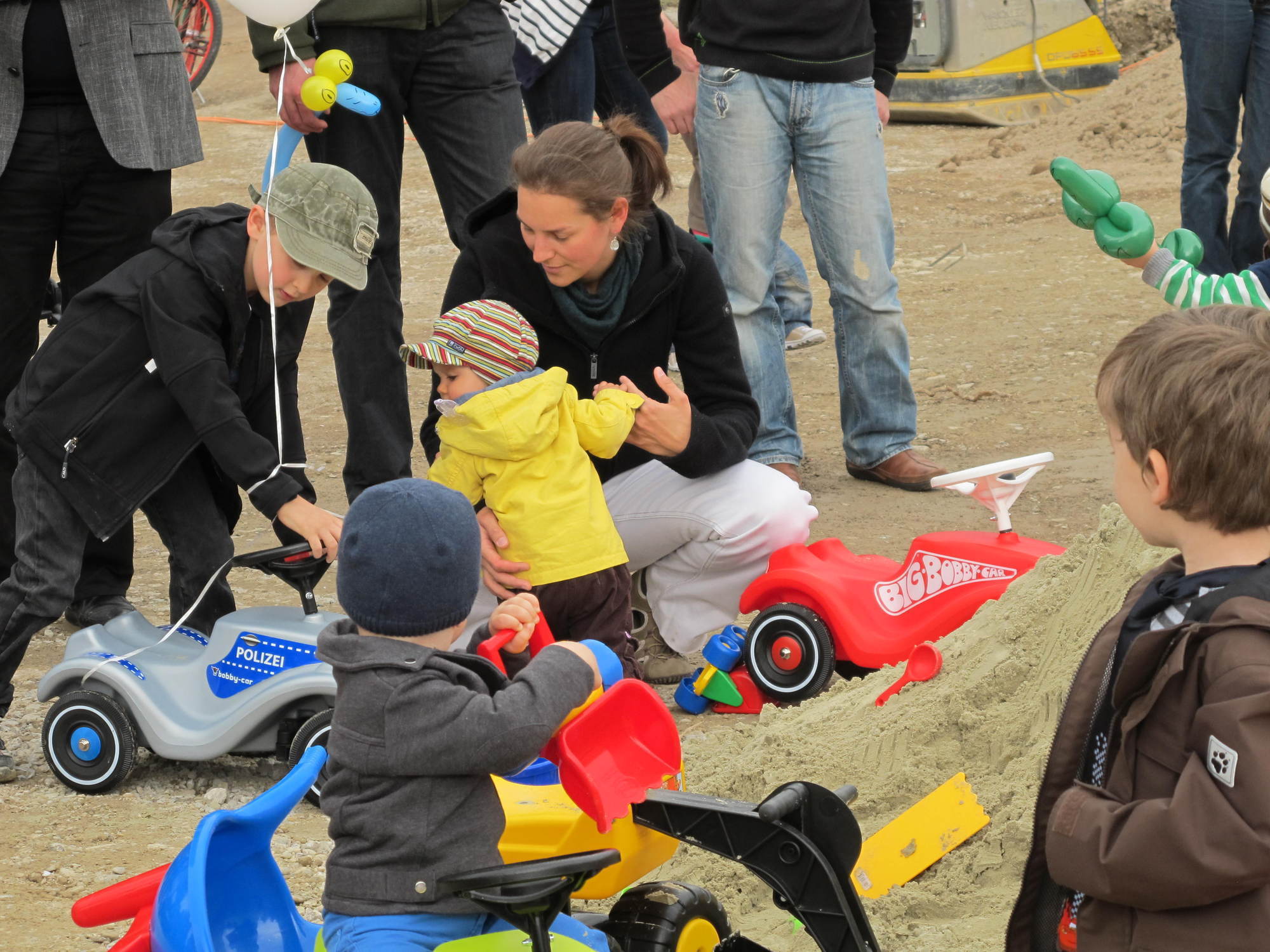 KUKA setzt symbolischen Spatenstich für die neue Kinderkrippe auf dem KUKA-Werksgelände an der Zugspitzstraße, Foto: B4B SCHWABE
