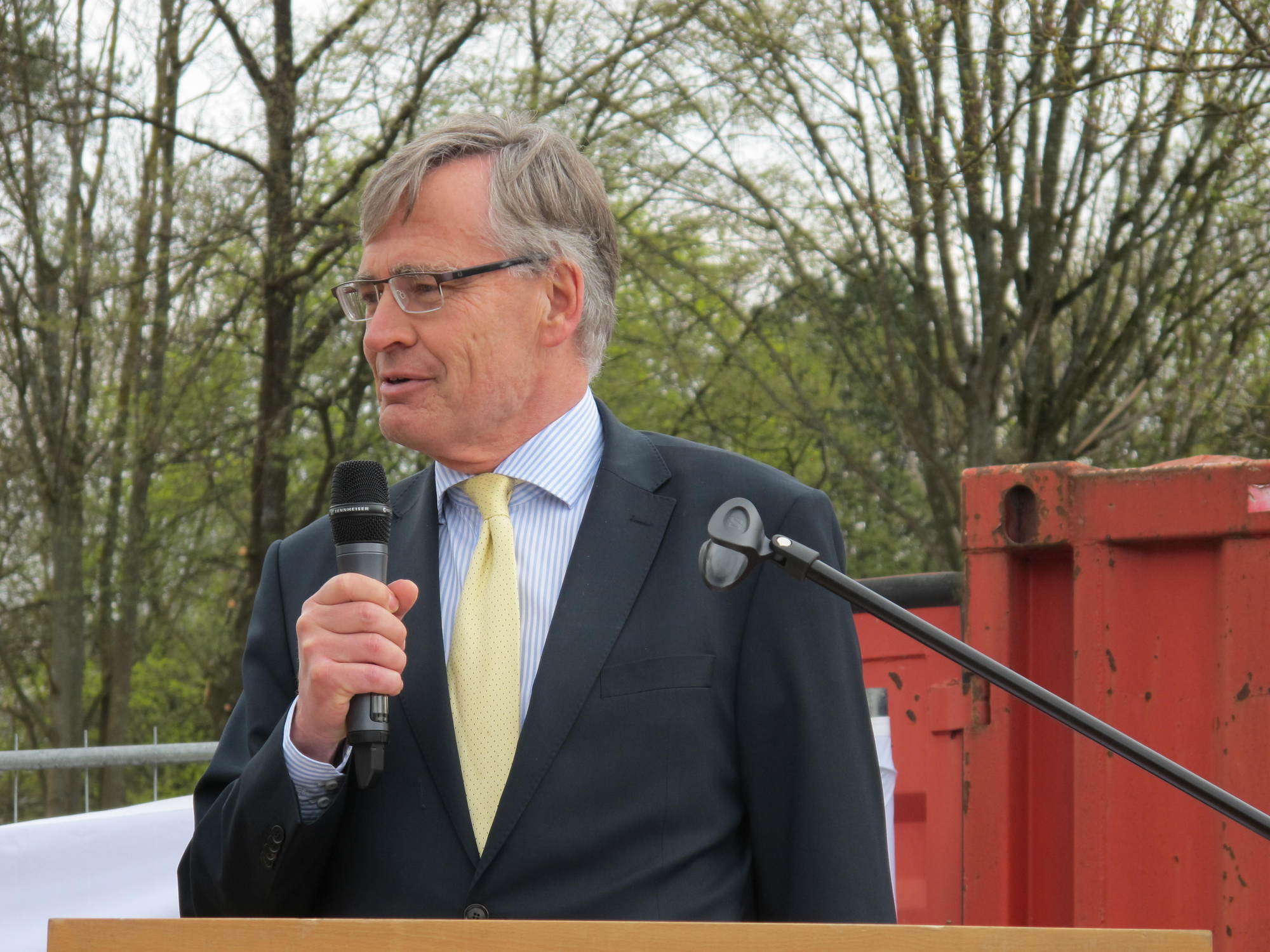 KUKA setzt symbolischen Spatenstich für die neue Kinderkrippe auf dem KUKA-Werksgelände an der Zugspitzstraße, Foto: B4B SCHWABE