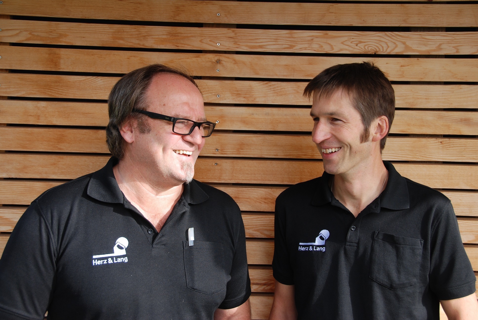 Haben gut lachen - Die Geschäftsführer Dieter Herz und Florian Lang bringen ihr Fachwissen nach England, Foto: Hertz & Lang