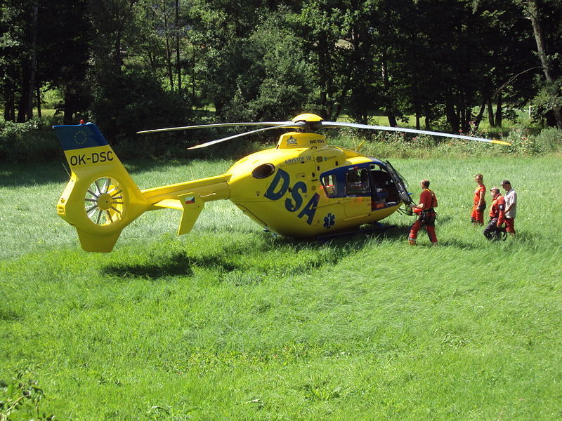 Eurocopter wird in den nächsten Tagen neue Lichtsysteme am EC135 (hier im Bild) testen, Foto: Public Domain