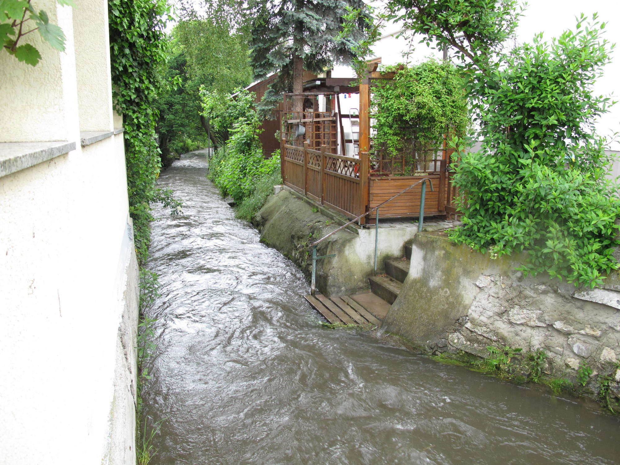 Die Paar schwillt an: Hochwassergefahr in Aichach-Friedberg