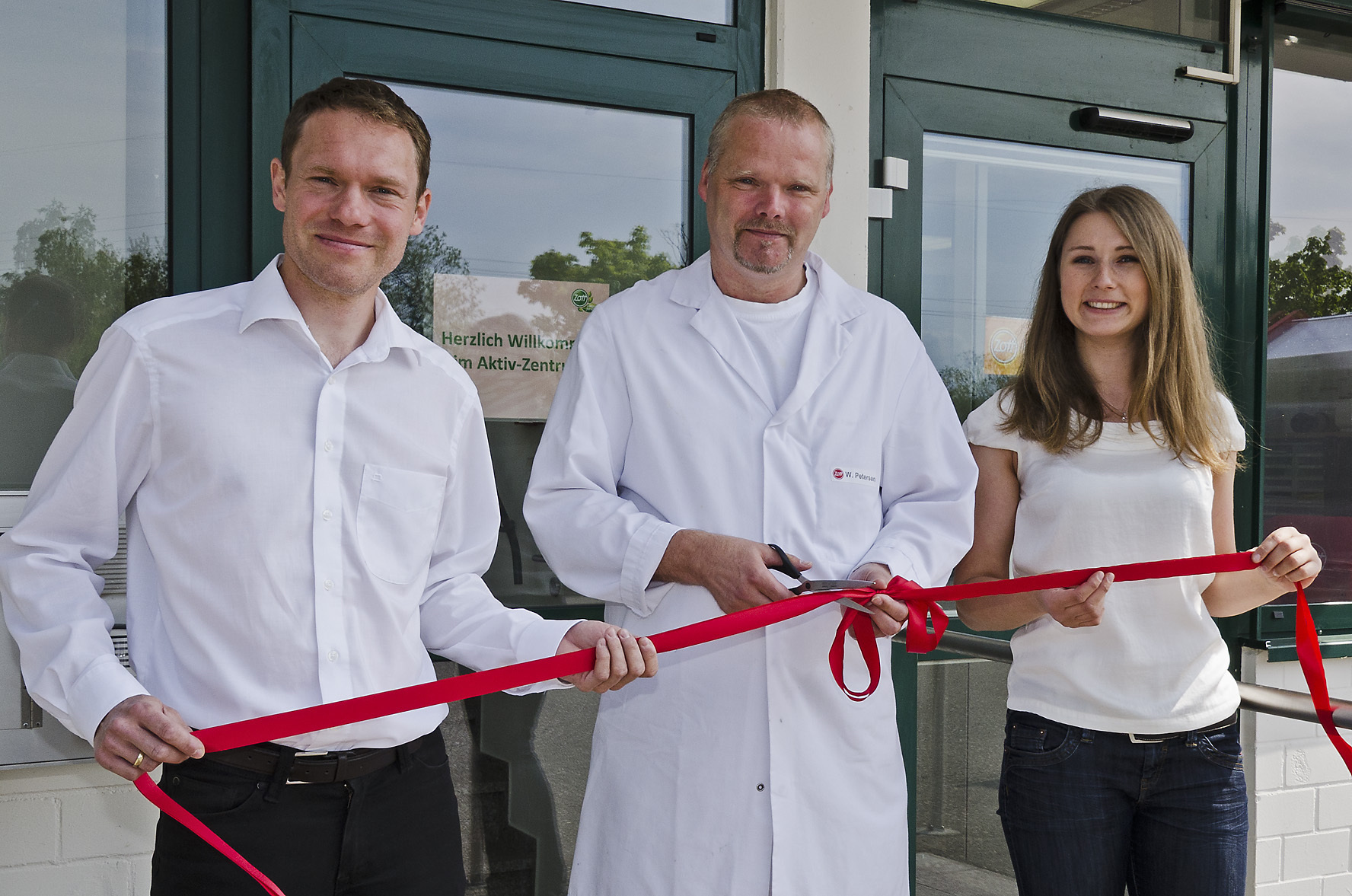 Martin Zellhuber, Wolfgang Petersen, und Franziska Stöckigt haben am 11. Juni das neue ZOTT Aktiv-Zentrum eröffnet. Foto: Zott